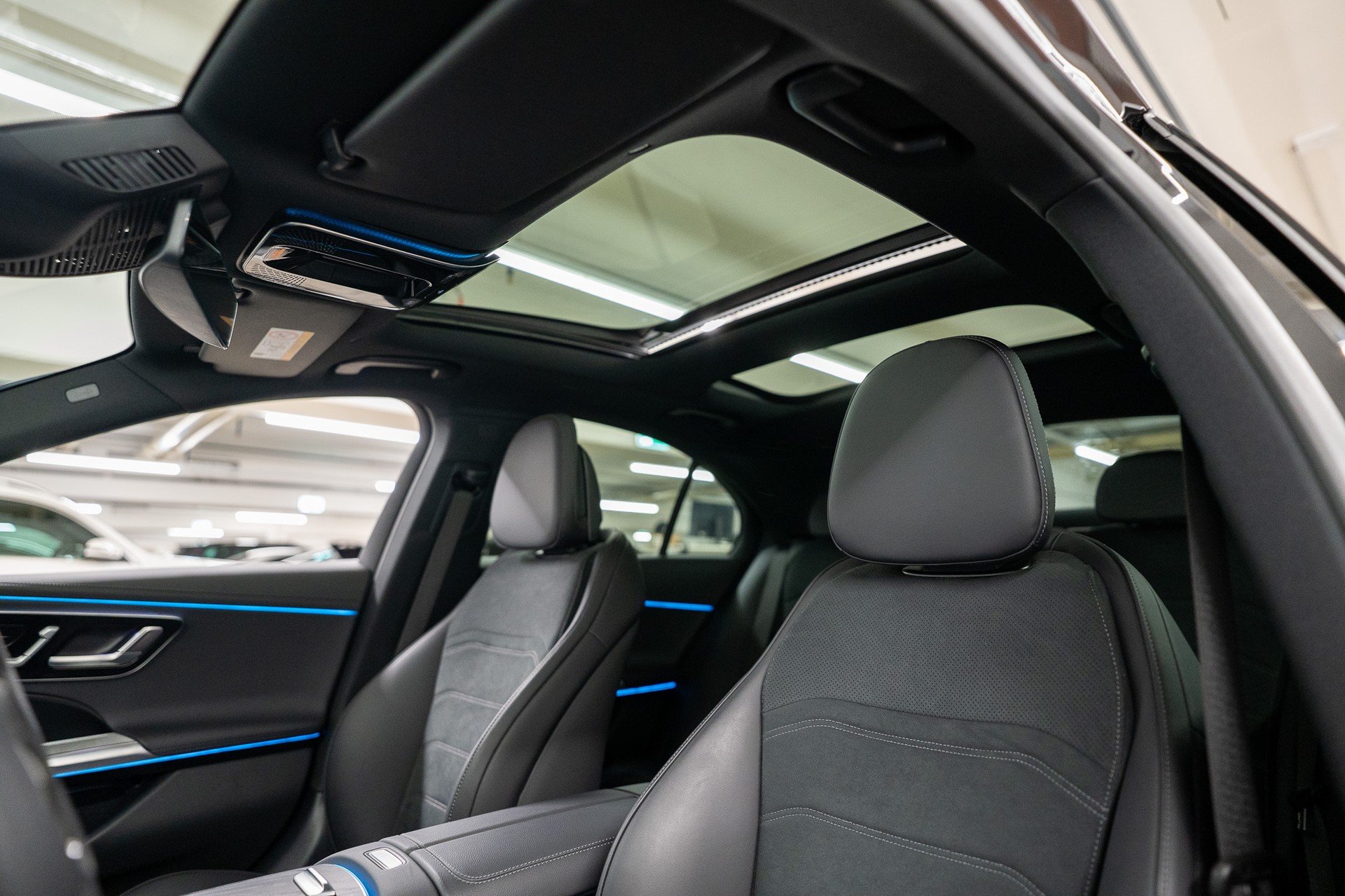 MERCEDES-BENZ E 450 AMG Line 4matic / Panorama-Schiebedach / 360° Kamera / Memory Sitze-image-9