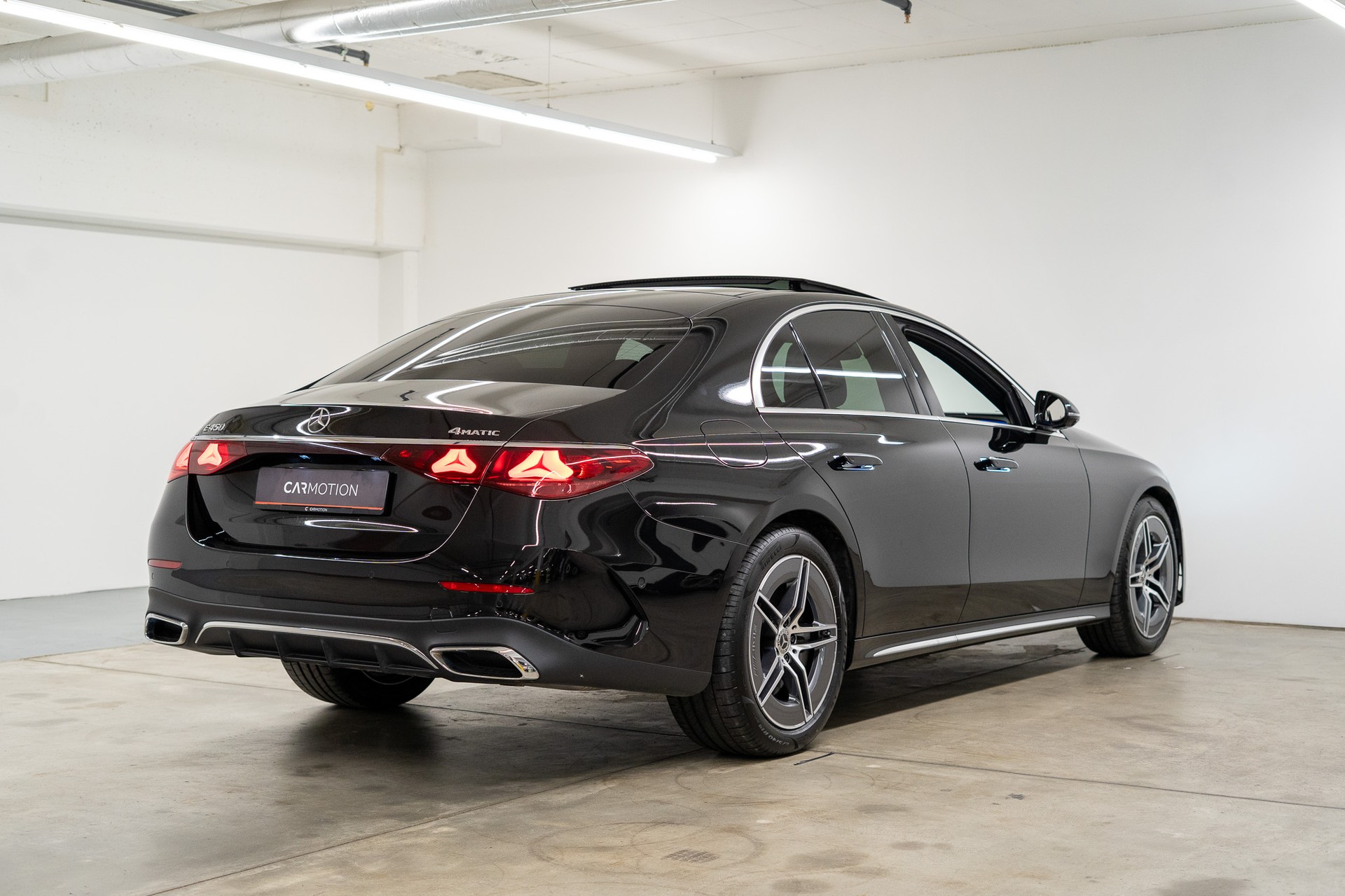 MERCEDES-BENZ E 450 AMG Line 4matic / Panorama-Schiebedach / 360° Kamera / Memory Sitze-showroom-element-3