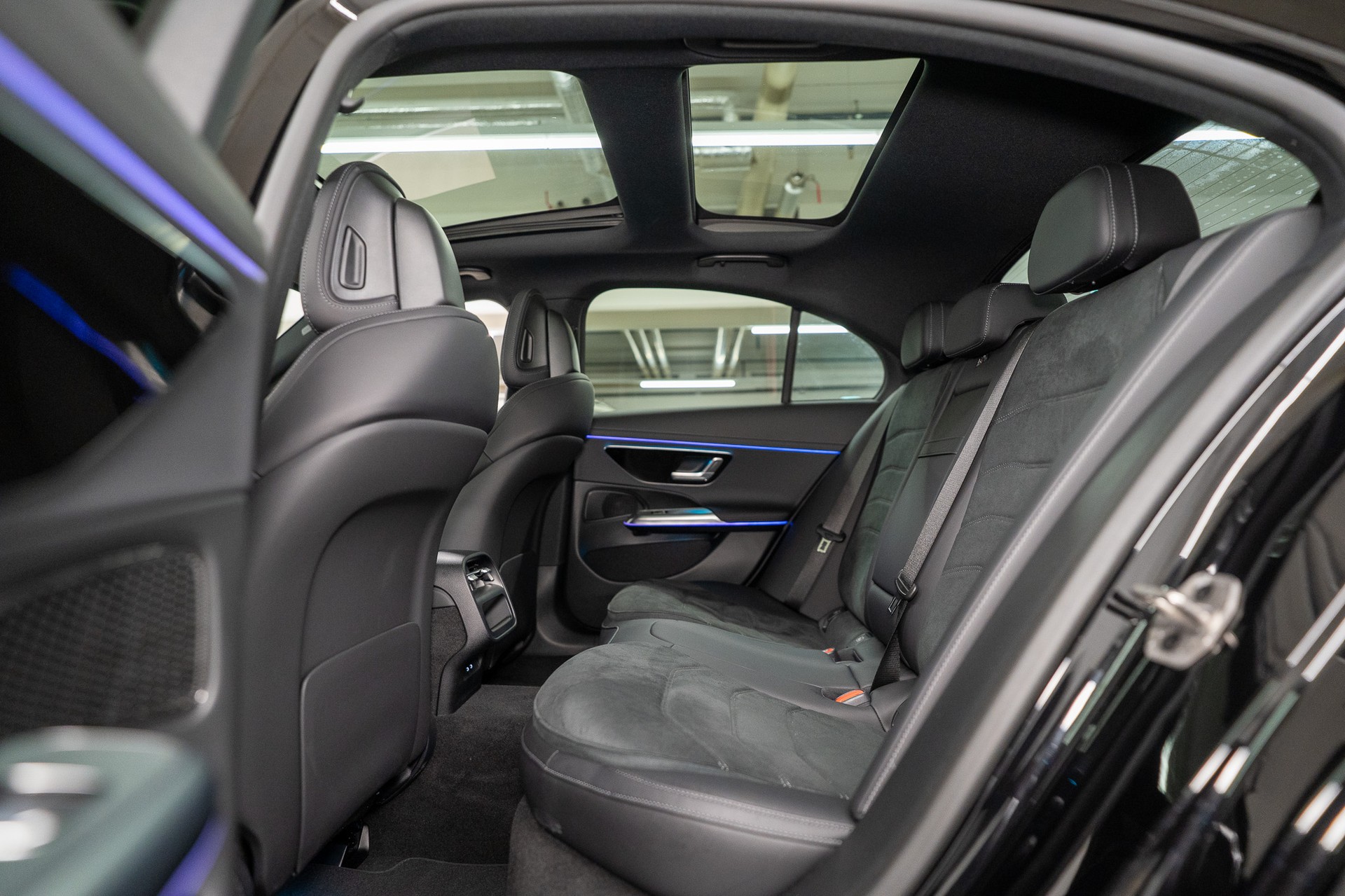 MERCEDES-BENZ E 450 AMG Line 4matic / Panorama-Schiebedach / 360° Kamera / Memory Sitze-image-12