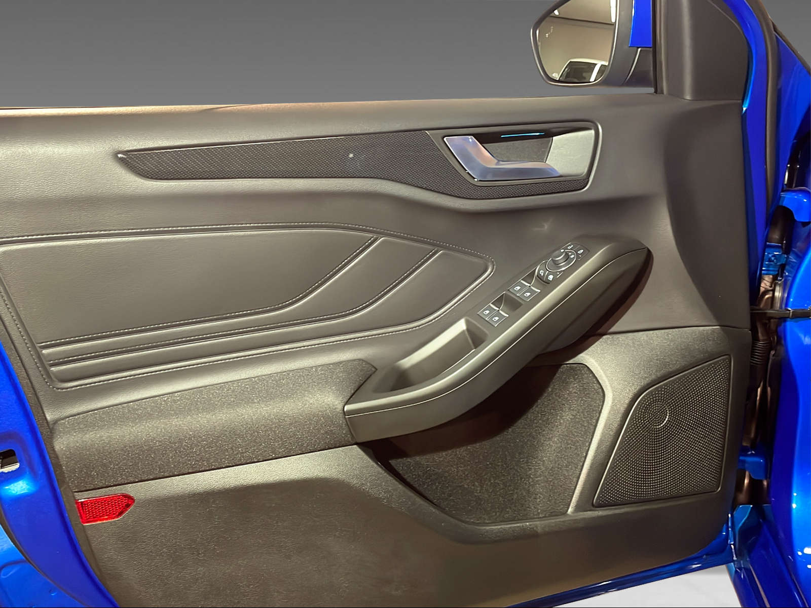 FORD Focus 1.0i EcoB Hybrid 155 ST-Line X-image-10