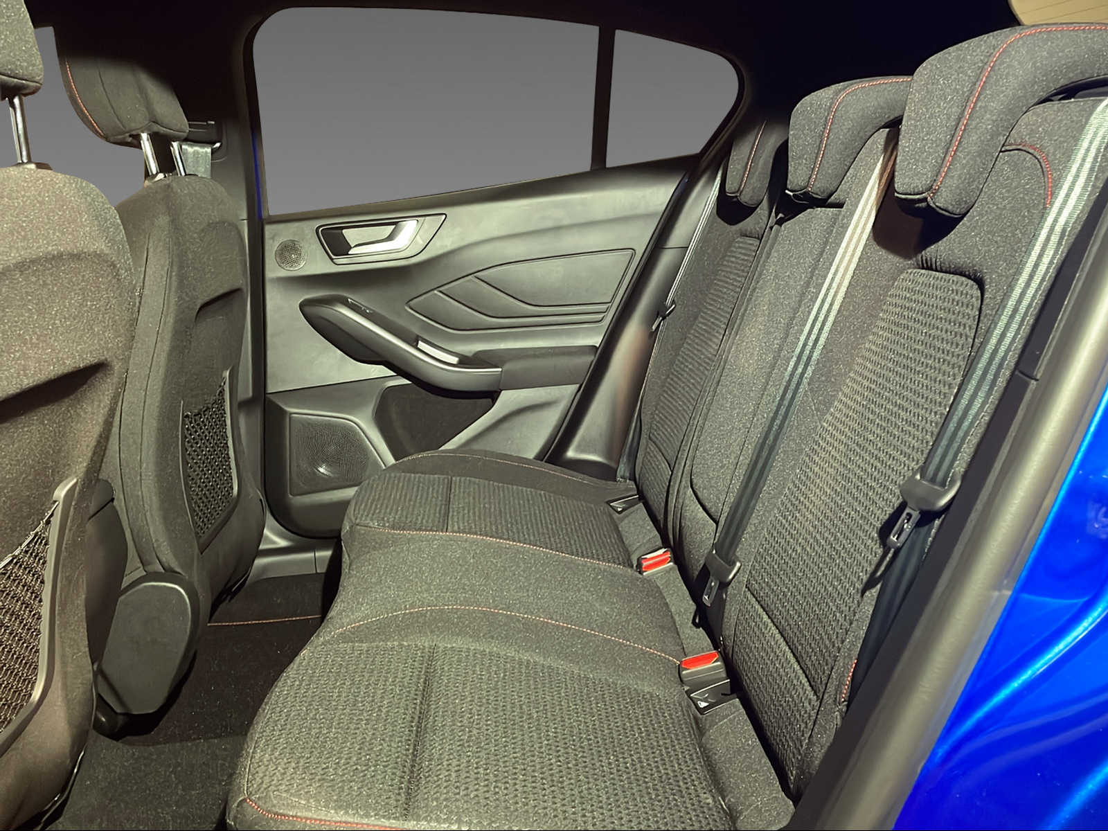 FORD Focus 1.0i EcoB Hybrid 155 ST-Line X-image-11