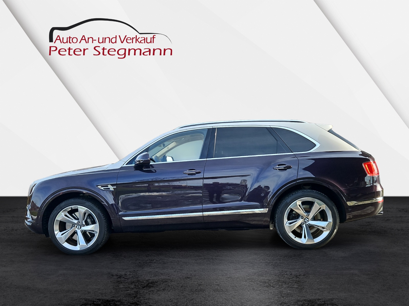 BENTLEY Bentayga W12-showroom-element-2