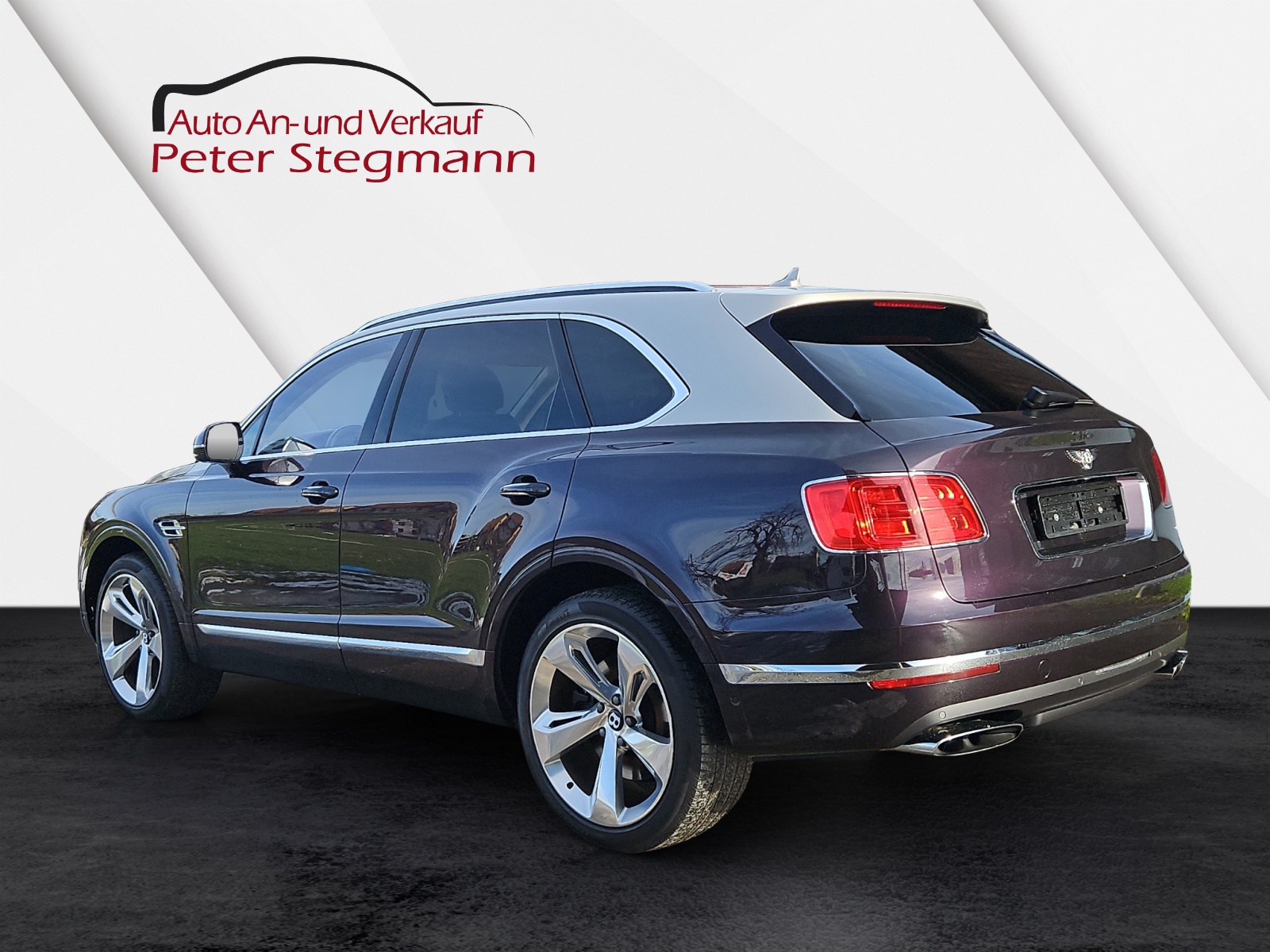 BENTLEY Bentayga W12-showroom-element-3