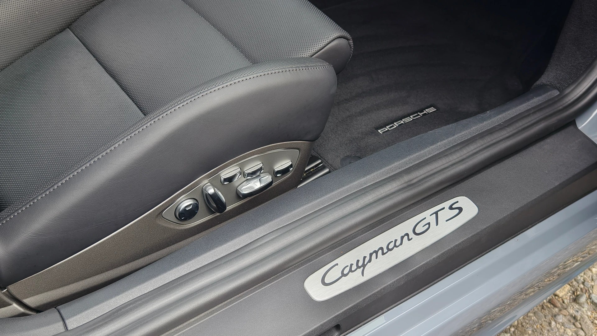 PORSCHE Cayman 718 4.0 GTS PDK CH FAHRZEUG AUS 1. HAND-image-13