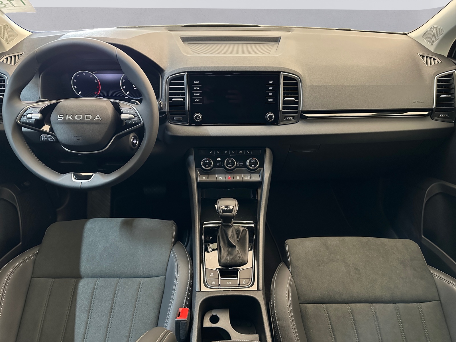 SKODA Karoq 1.5 TSI Dynamic DSG-image-9