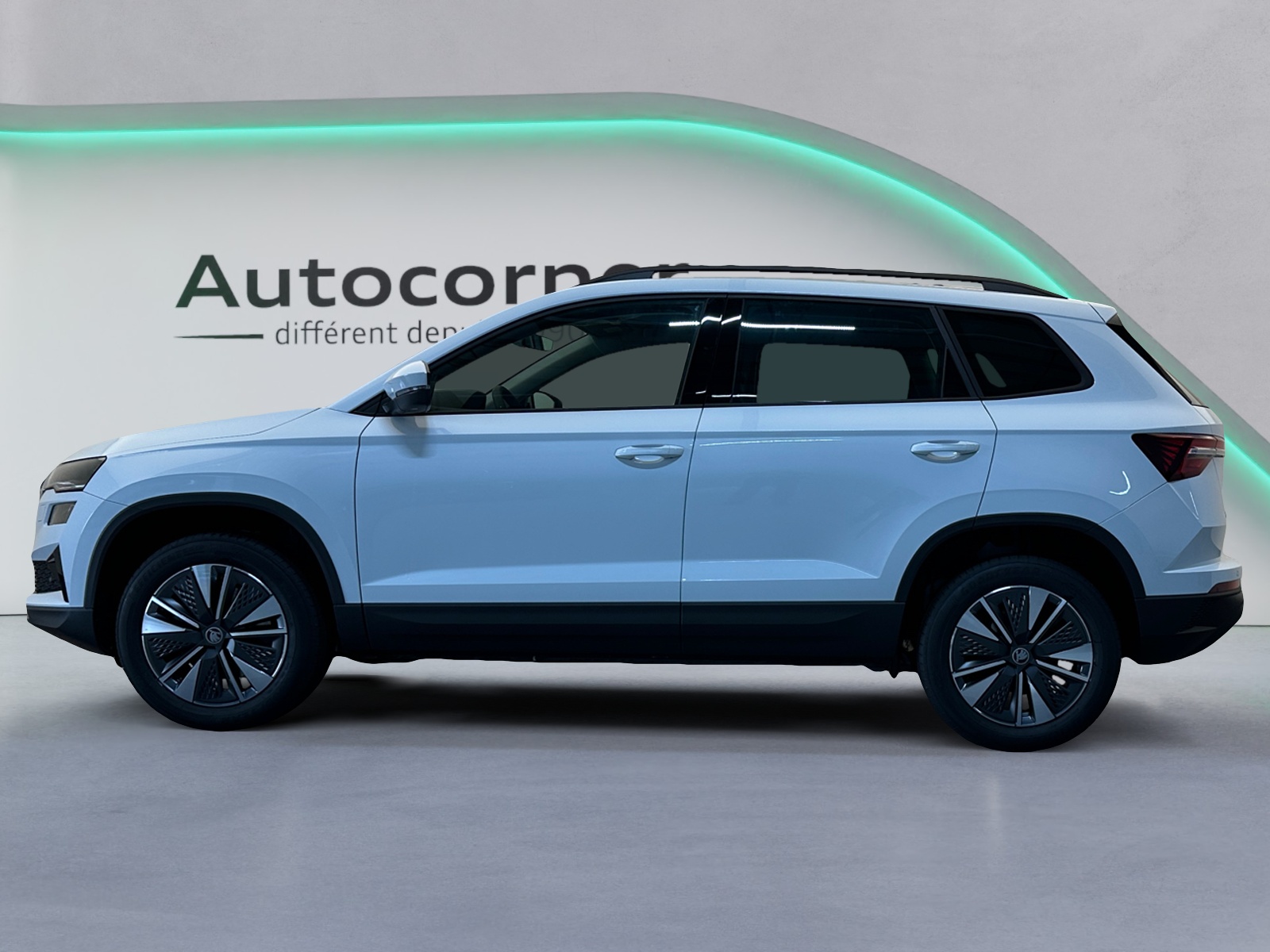 SKODA Karoq 1.5 TSI Dynamic DSG-showroom-element-1