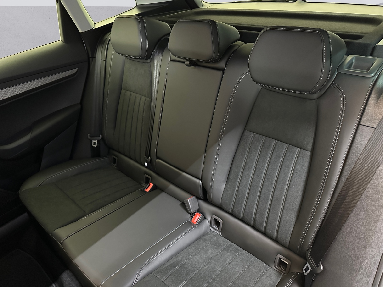 SKODA Karoq 1.5 TSI Dynamic DSG-image-11