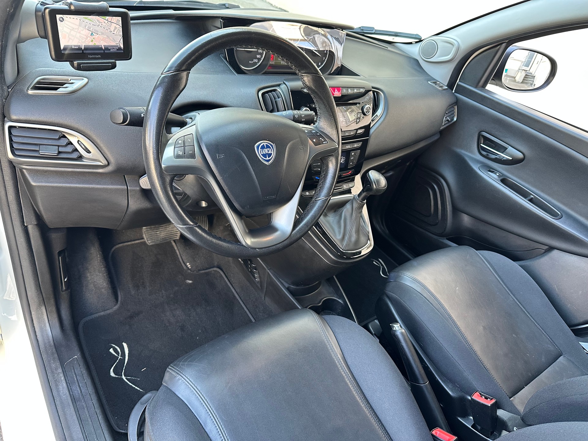LANCIA Ypsilon 0.9 TwinAir Gold DFN-image-9