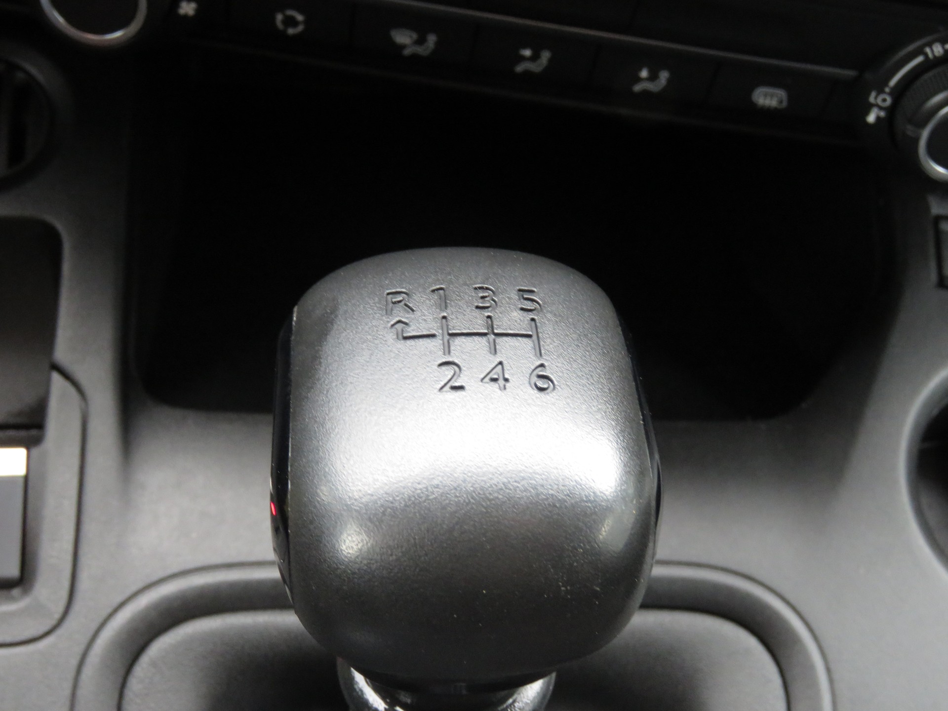 PEUGEOT Partner 1.2 Pure Tech s/s Pro vertiefte Kabine 3-Plätzer (NL 550 kg)-image-14