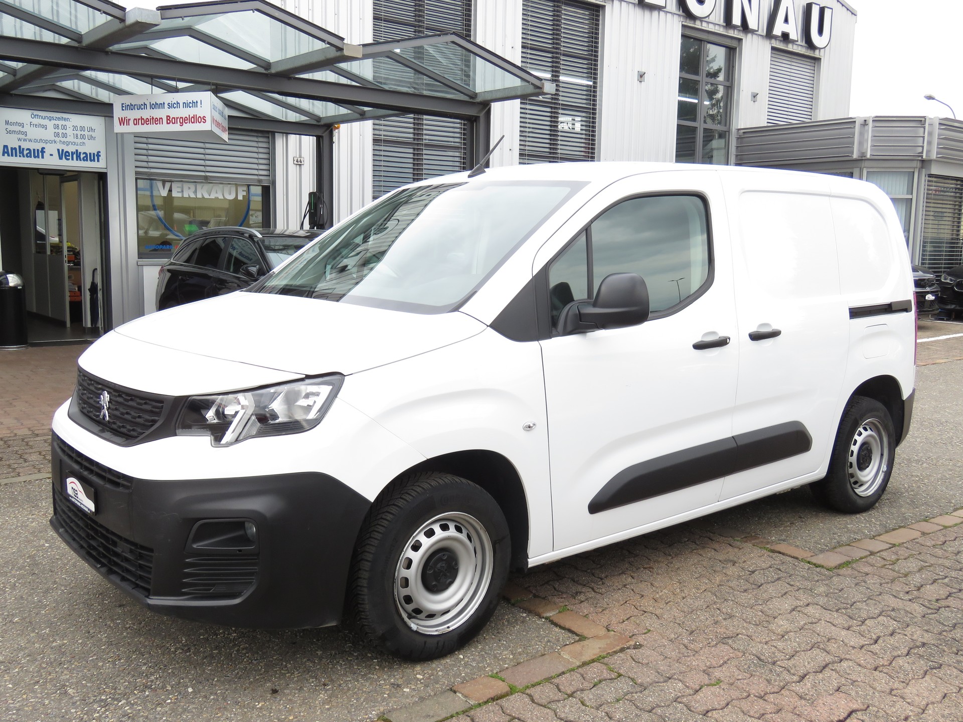 PEUGEOT Partner 1.2 Pure Tech s/s Pro vertiefte Kabine 3-Plätzer (NL 550 kg)