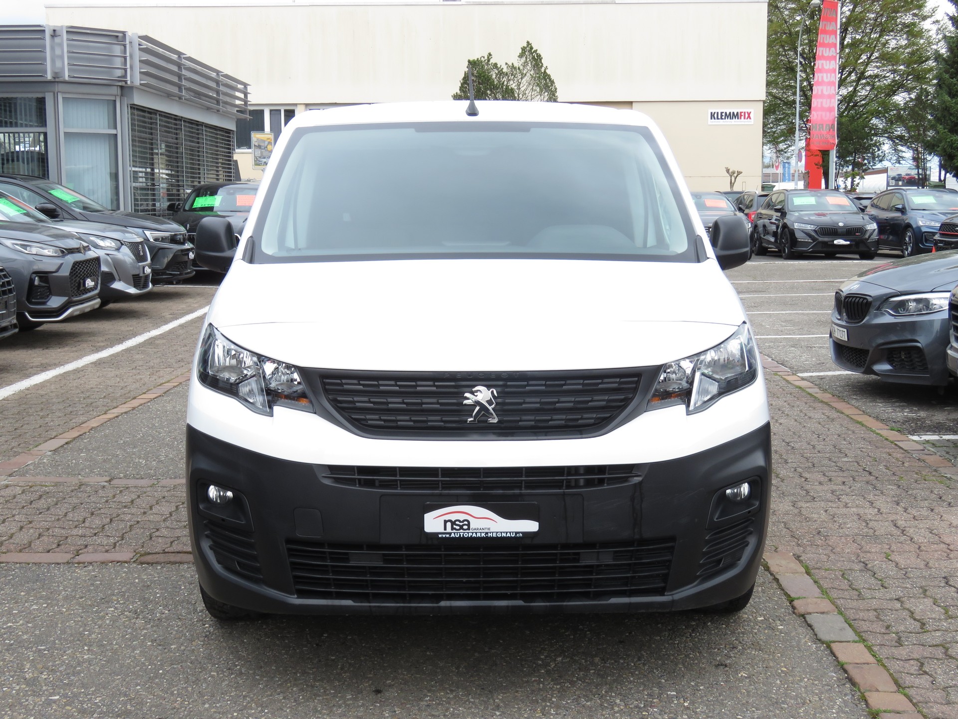 PEUGEOT Partner 1.2 Pure Tech s/s Pro vertiefte Kabine 3-Plätzer (NL 550 kg)-showroom-element-1