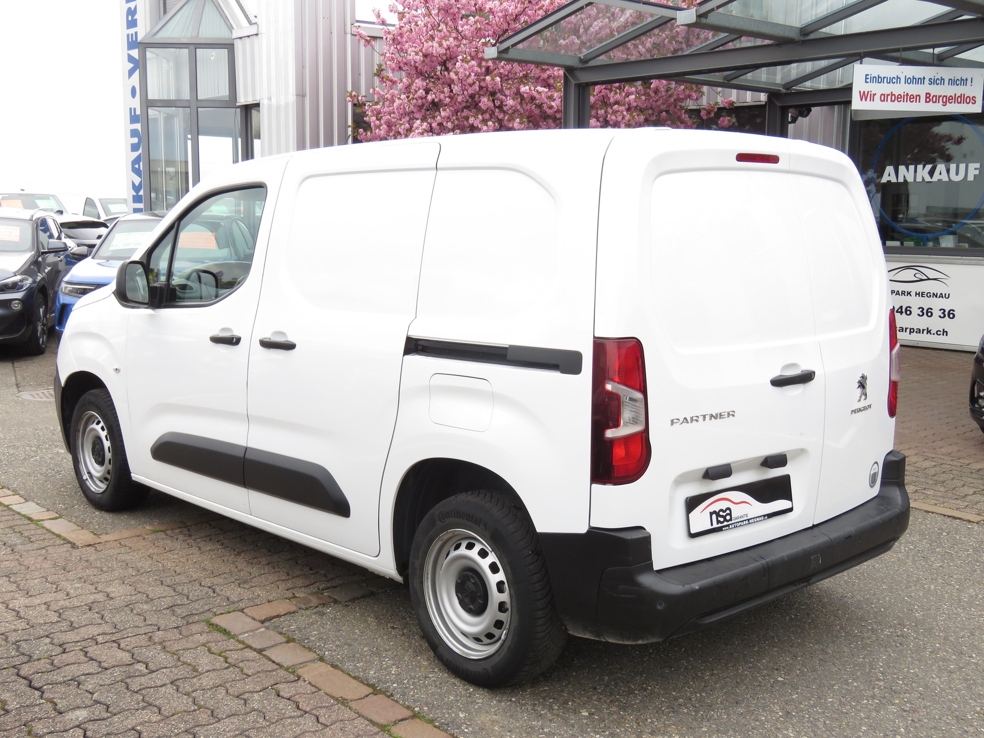 PEUGEOT Partner 1.2 Pure Tech s/s Pro vertiefte Kabine 3-Plätzer (NL 550 kg)-image-5