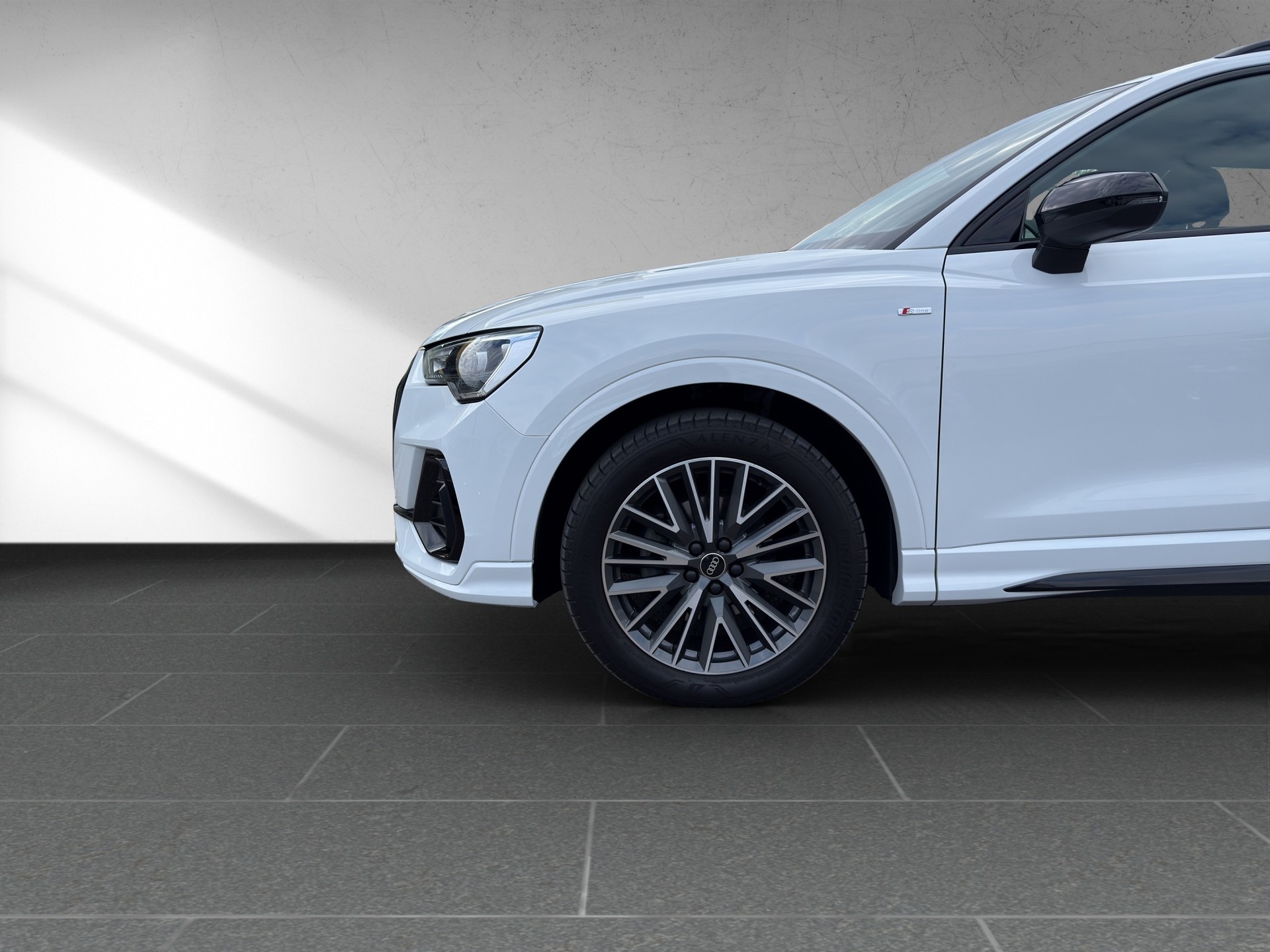 AUDI Q3 35 TFSI S line S-tronic-image-12