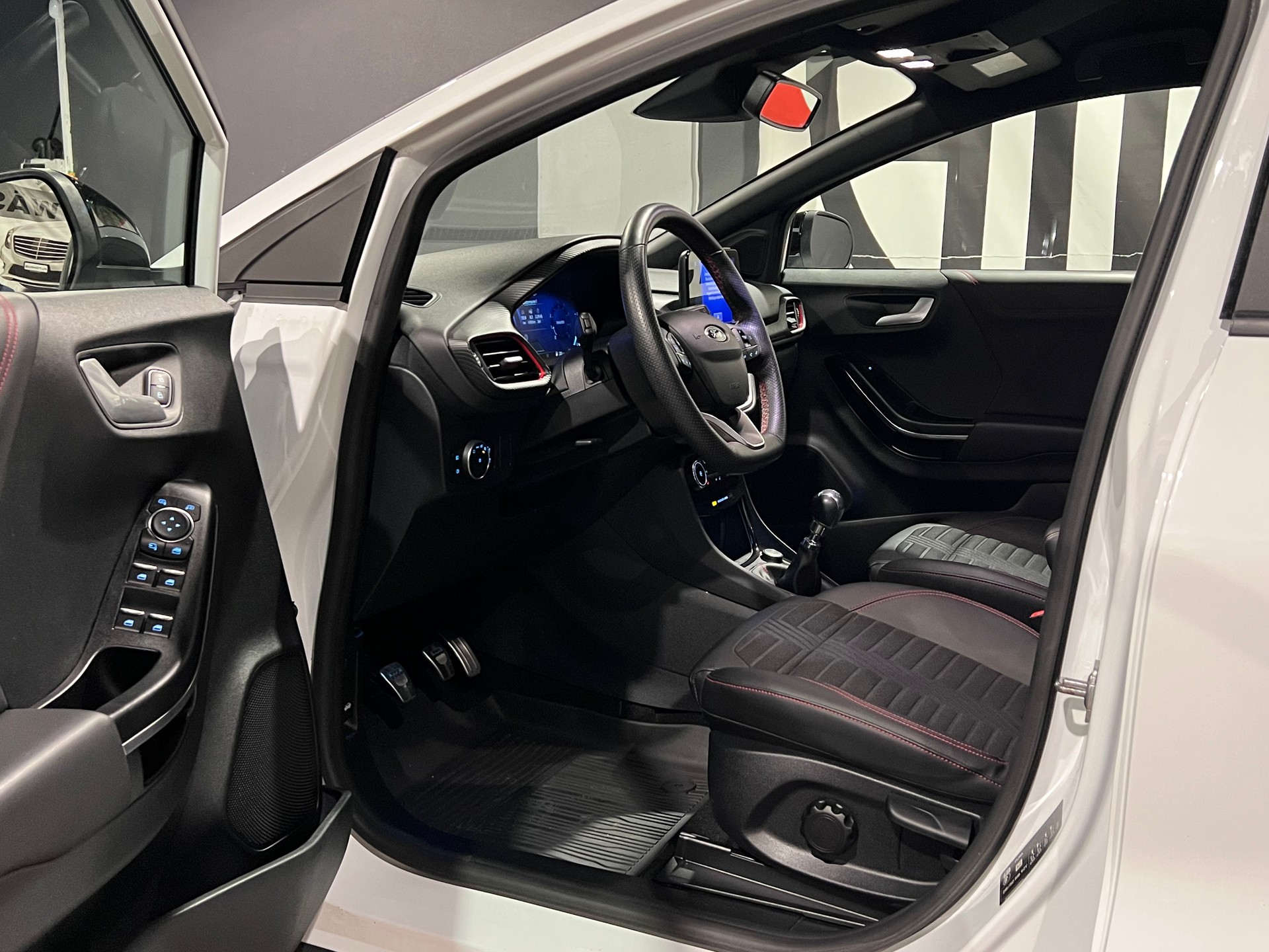 FORD Puma 1.0 MHEV ST-Line X-image-10