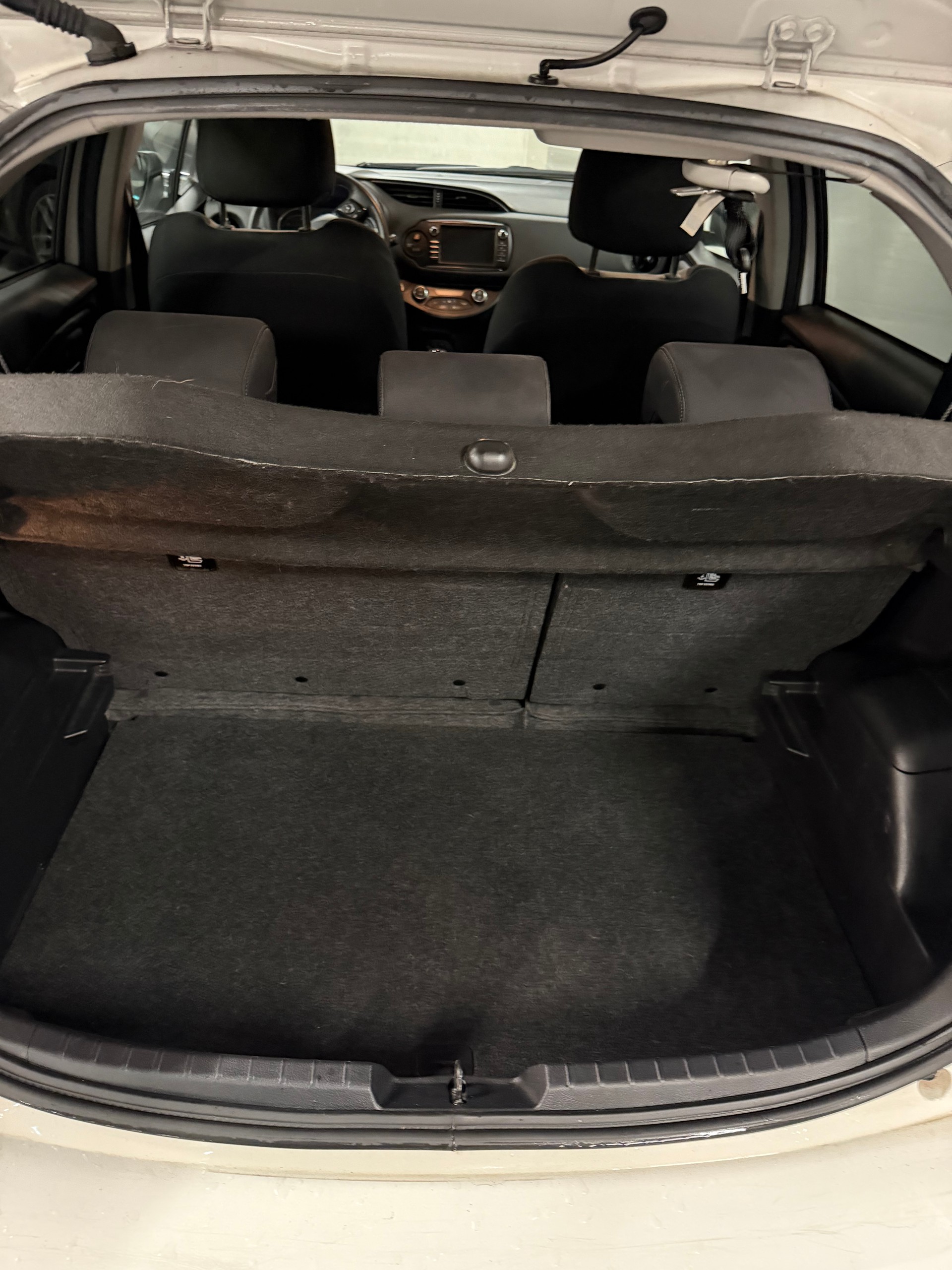 TOYOTA Yaris 1.5 VVT-i Hybrid Premium e-CVT-image-11