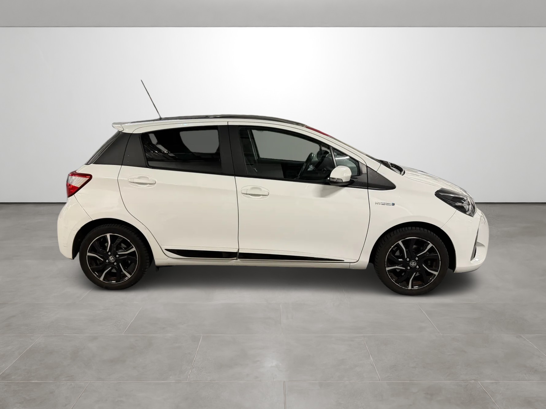 TOYOTA Yaris 1.5 VVT-i Hybrid Premium e-CVT-image-7