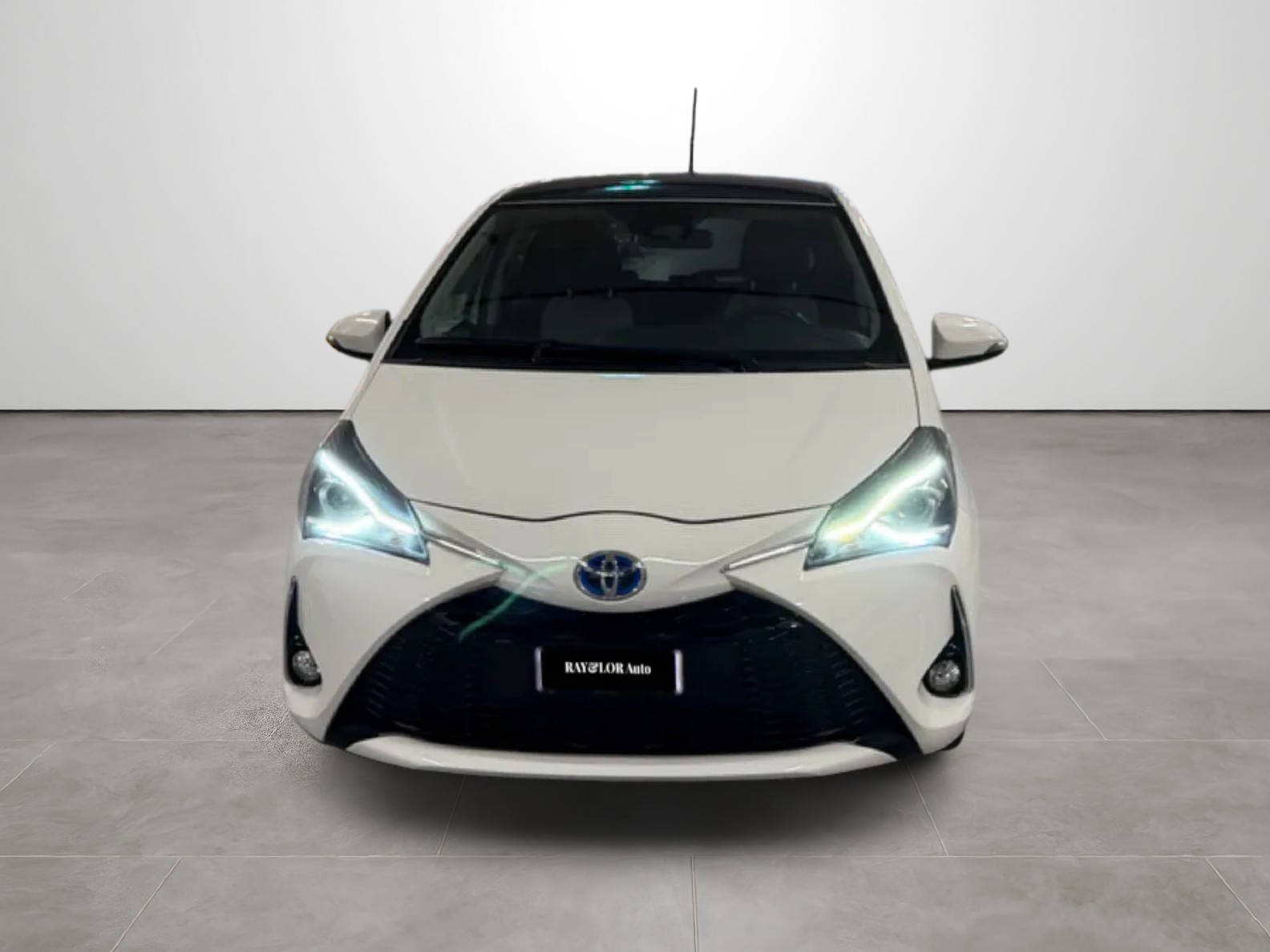 TOYOTA Yaris 1.5 VVT-i Hybrid Premium e-CVT-image-1