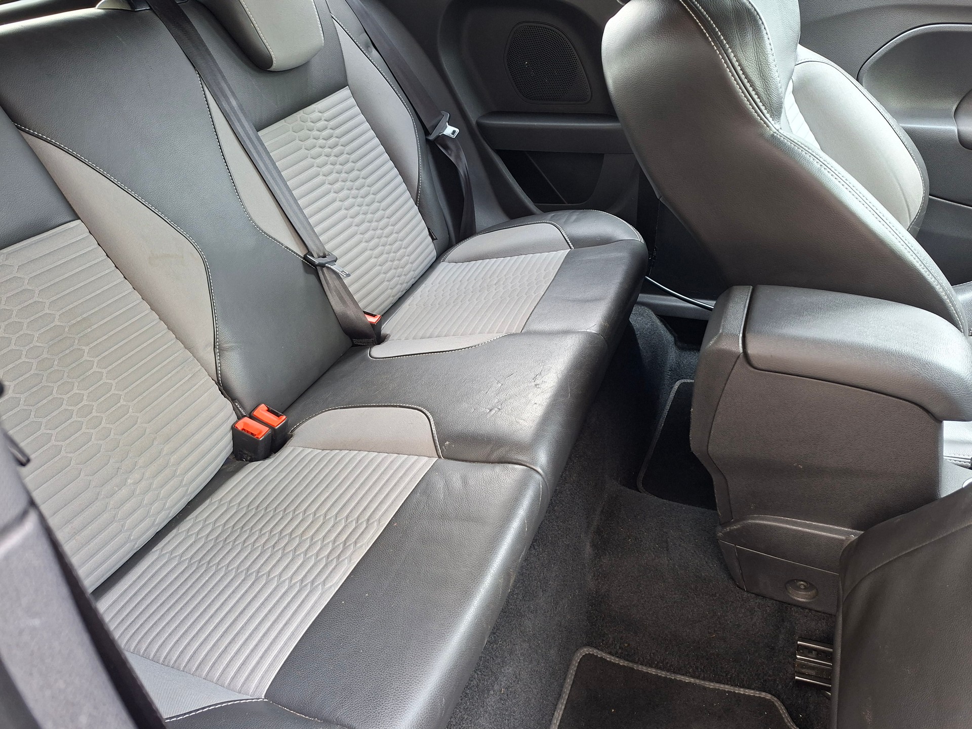 FORD Fiesta 1.6 SCTi ST-image-9