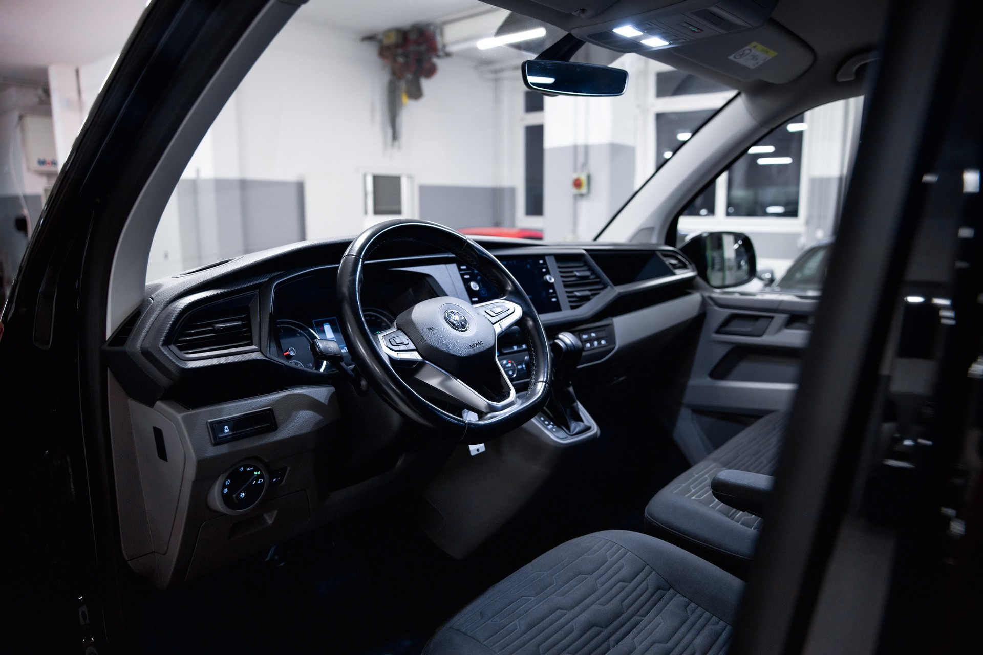 VW T6.1 Caravelle 2.0 TDI Comfortline DSG 4m 9 Plätzer-image-16