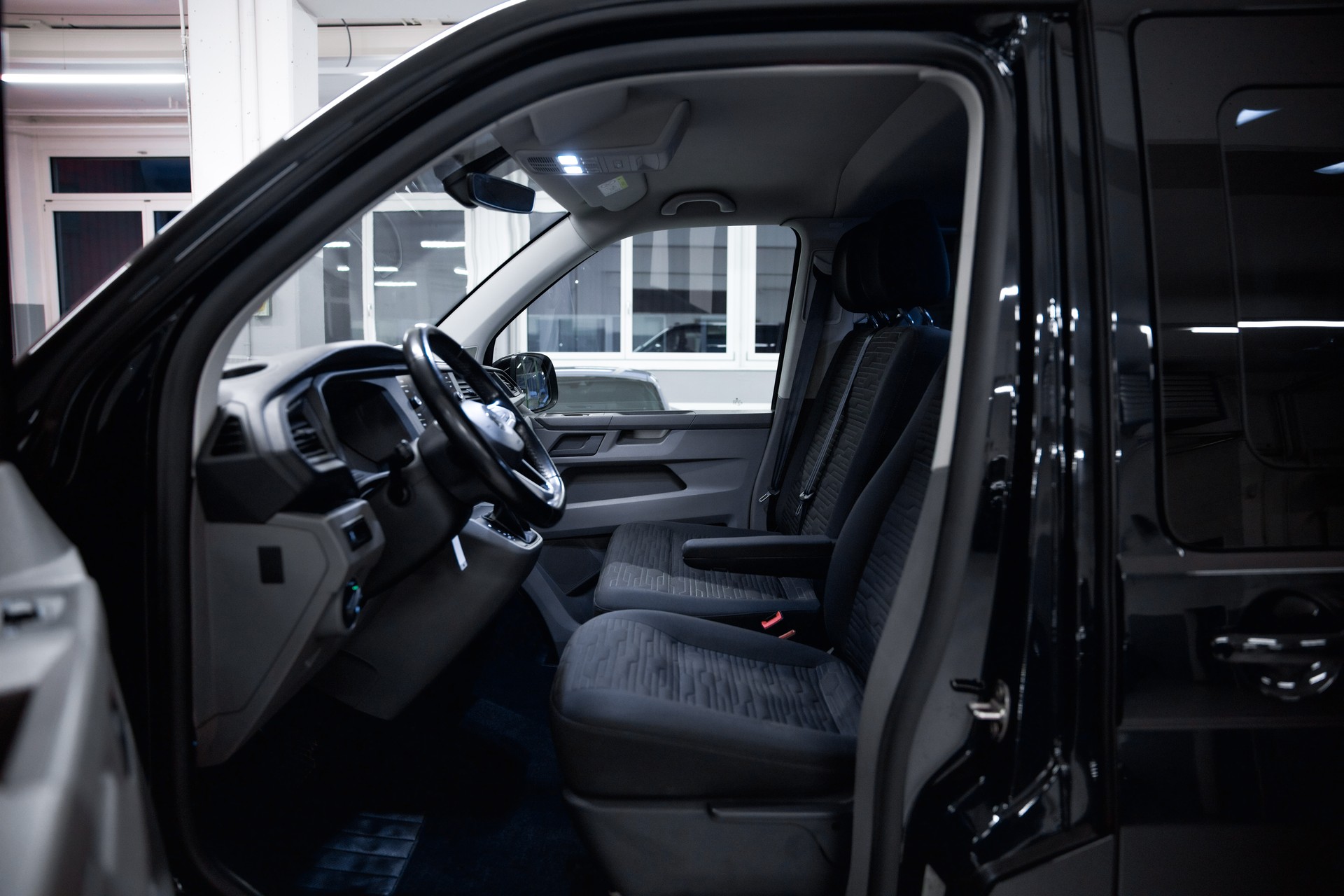 VW T6.1 Caravelle 2.0 TDI Comfortline DSG 4m 9 Plätzer-image-17