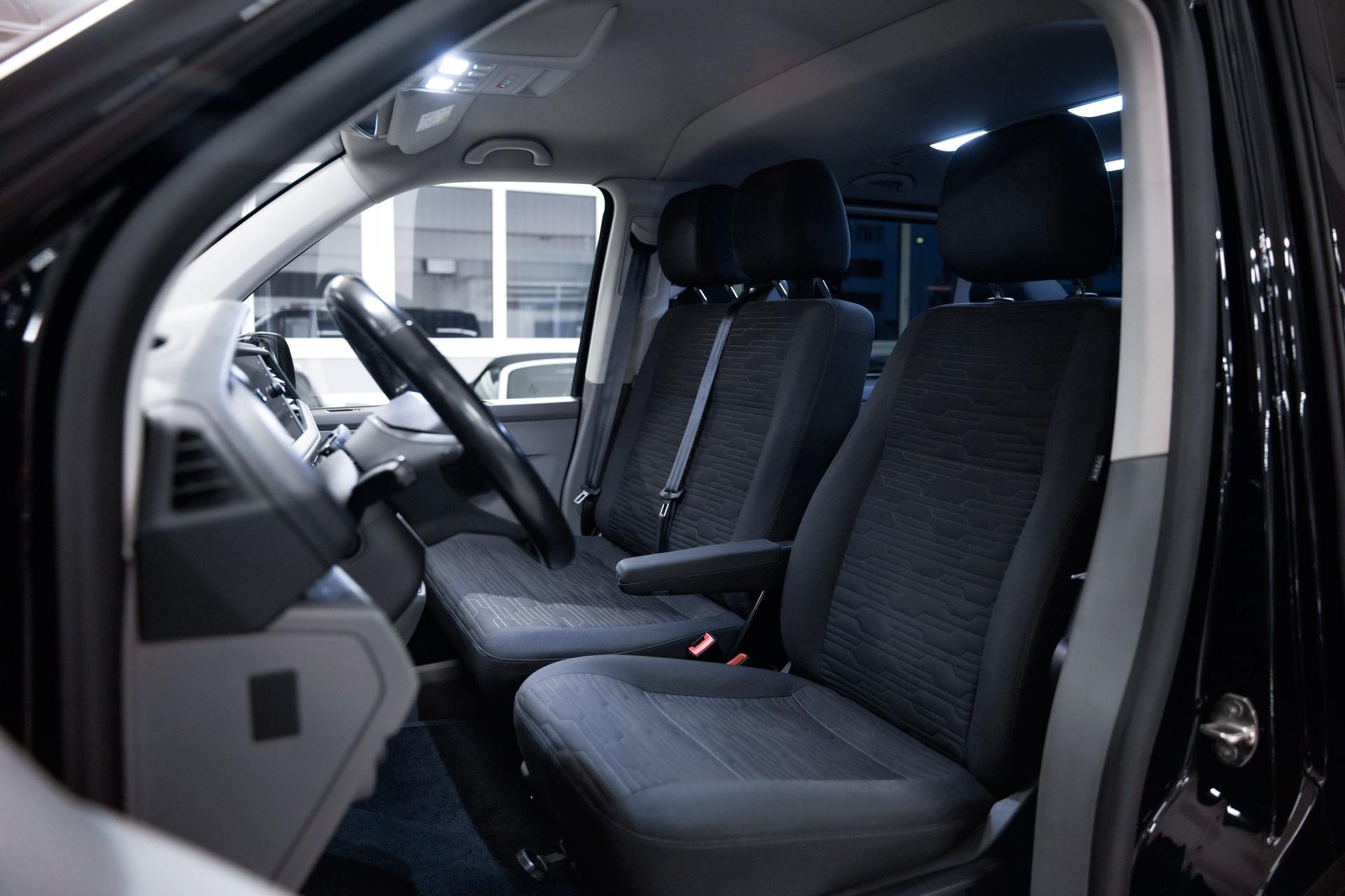 VW T6.1 Caravelle 2.0 TDI Comfortline DSG 4m 9 Plätzer-image-18