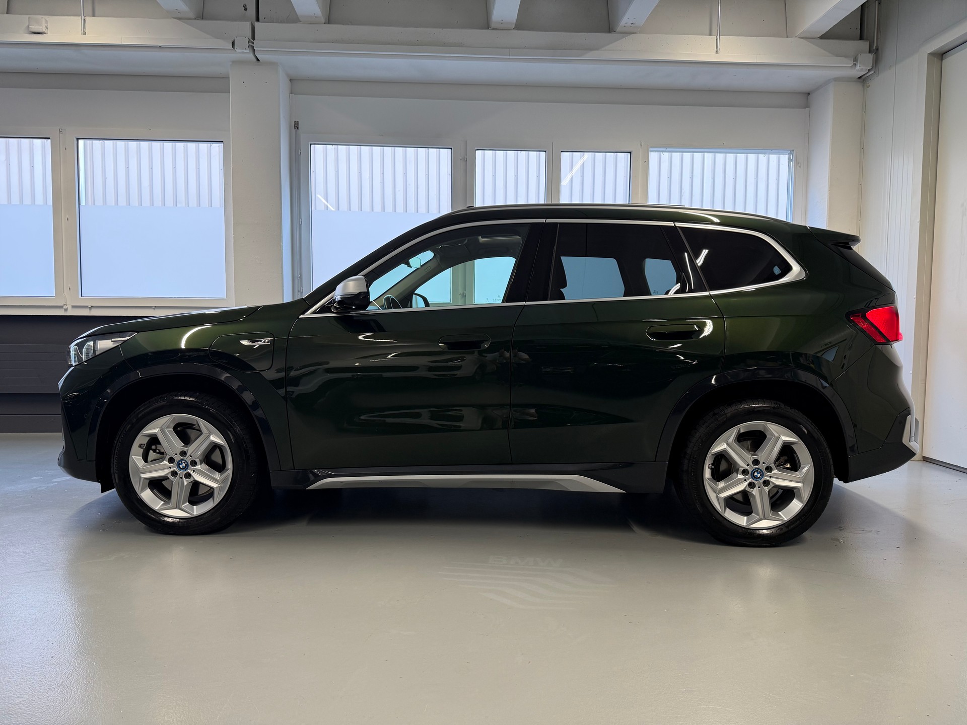 BMW X1 xDrive 25e xLine-showroom-element-2