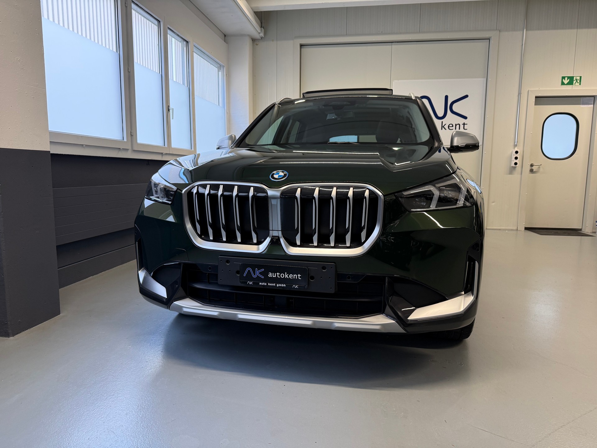 BMW X1 xDrive 25e xLine-showroom-element-1