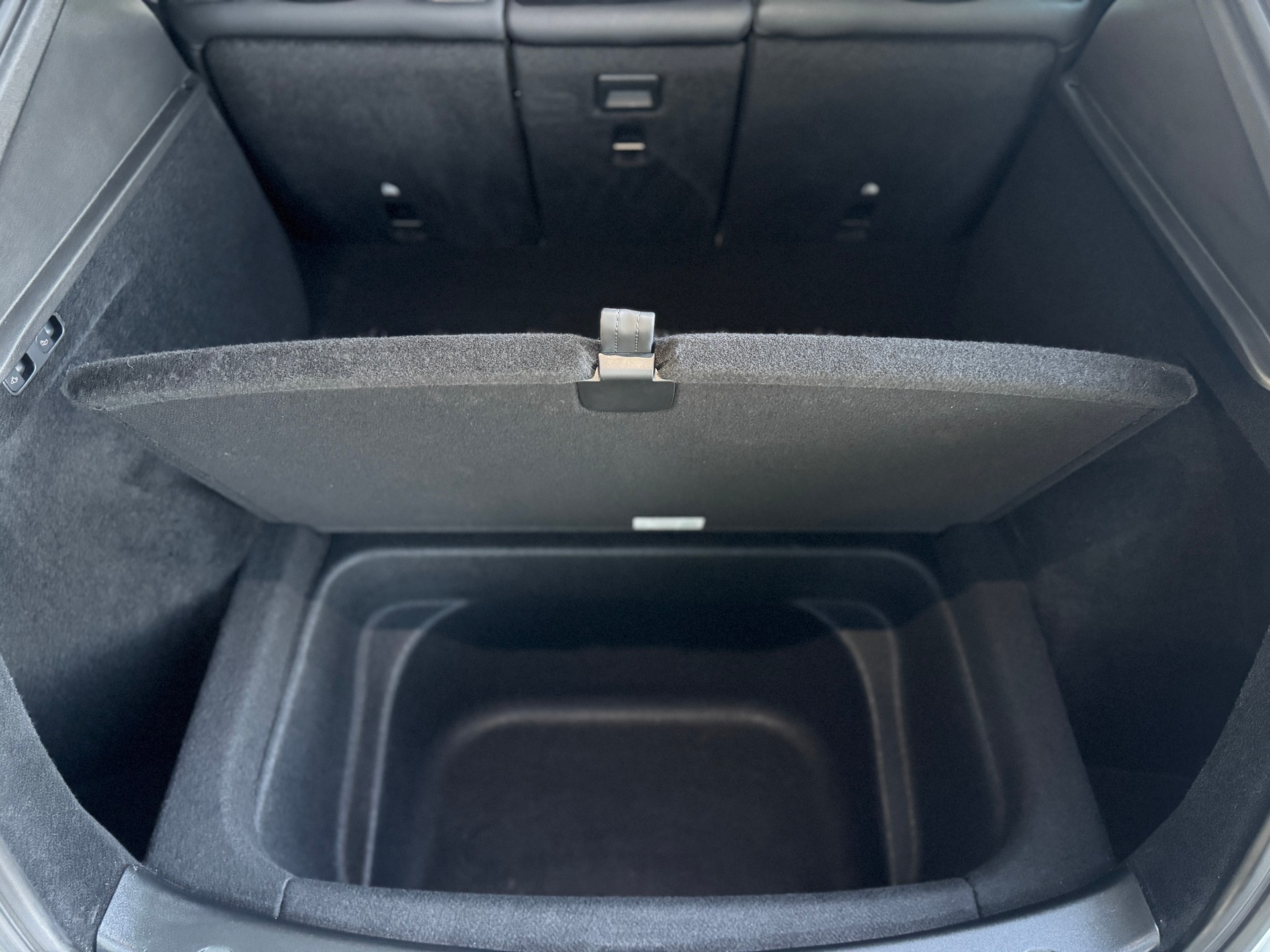 TESLA Model Y Performance / Anhängerkupplung / AMD RYZEN-image-12