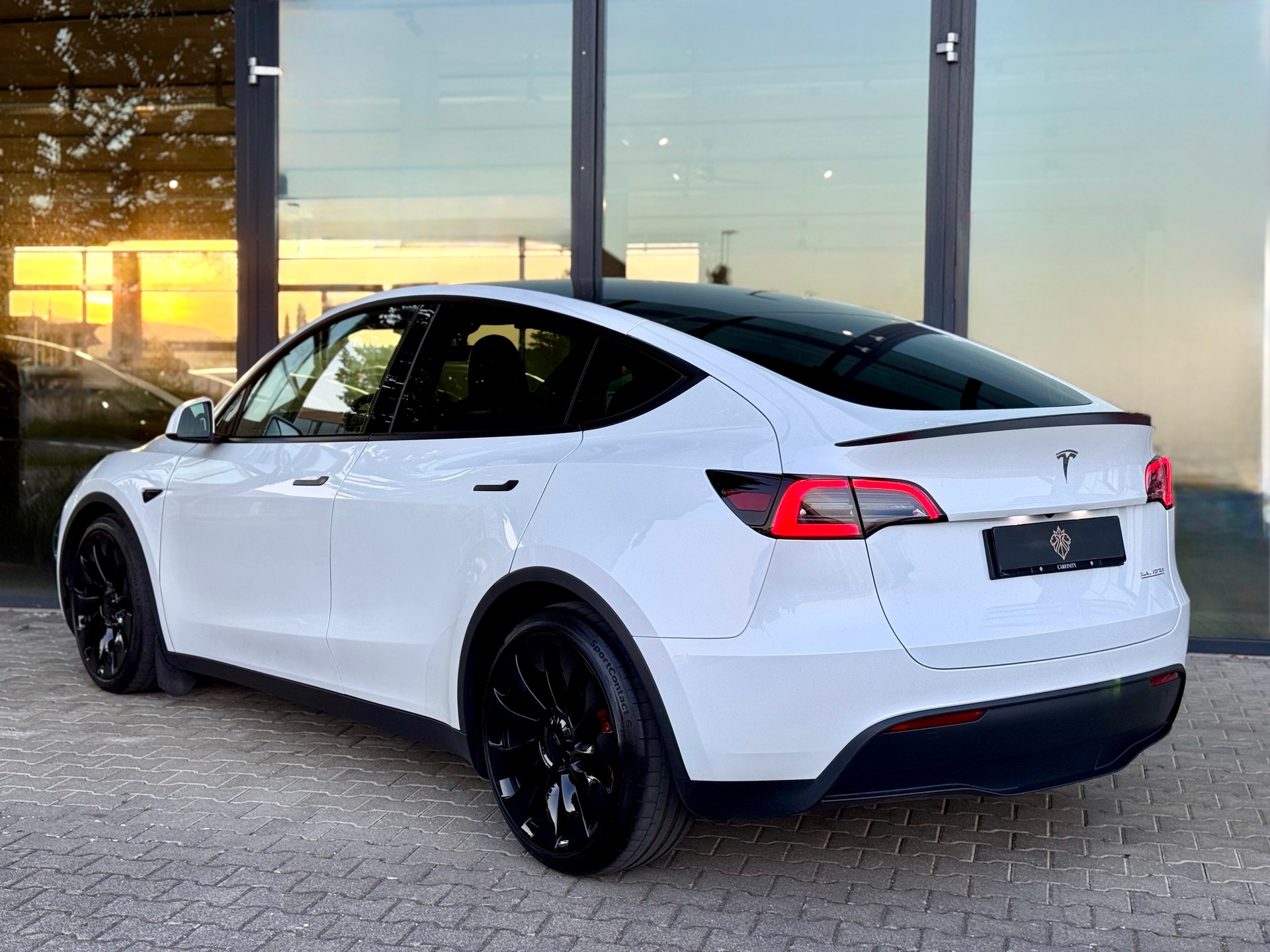 TESLA Model Y Performance / Anhängerkupplung / AMD RYZEN-showroom-element-3