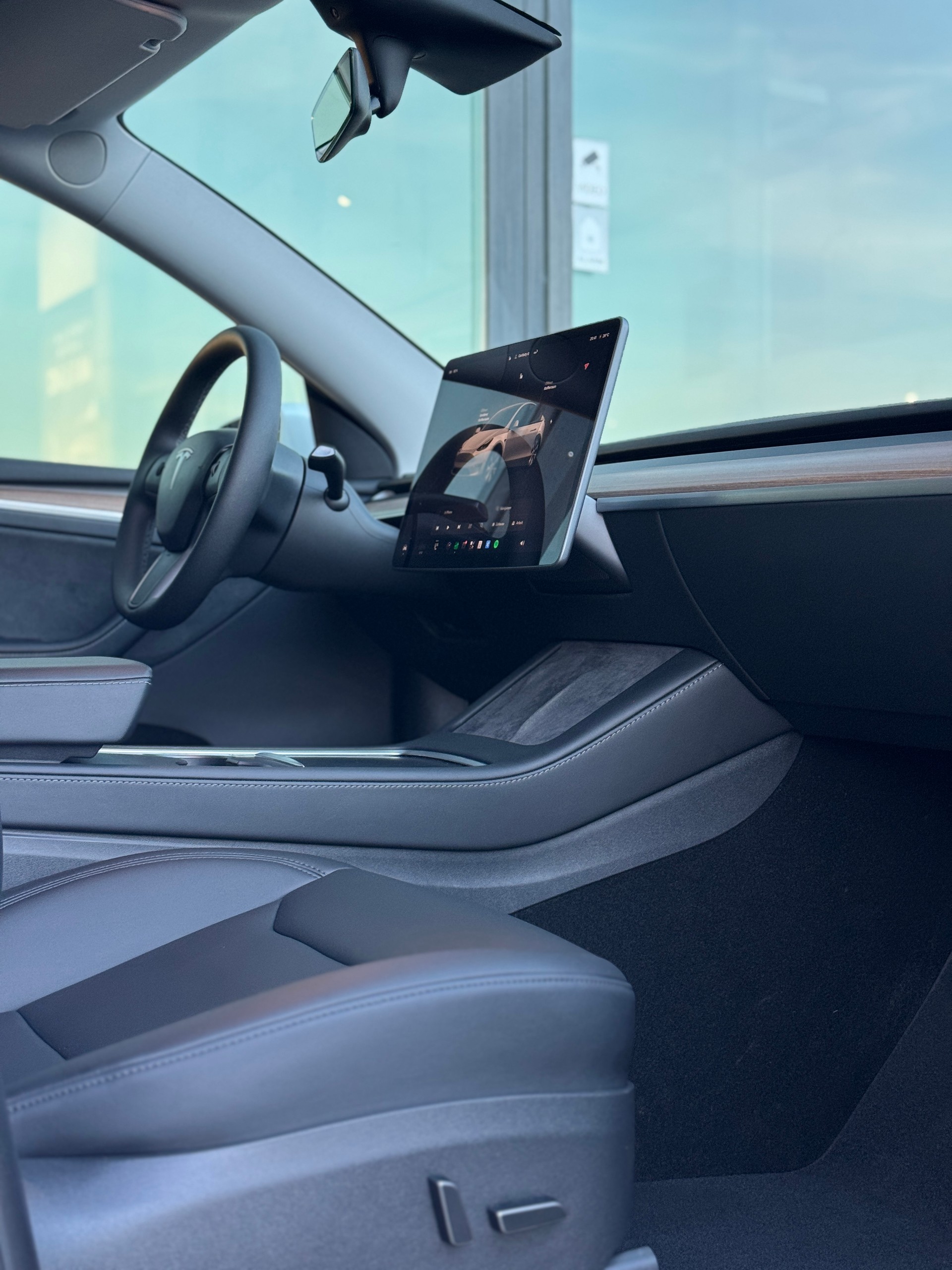 TESLA Model Y Performance / Anhängerkupplung / AMD RYZEN-image-9