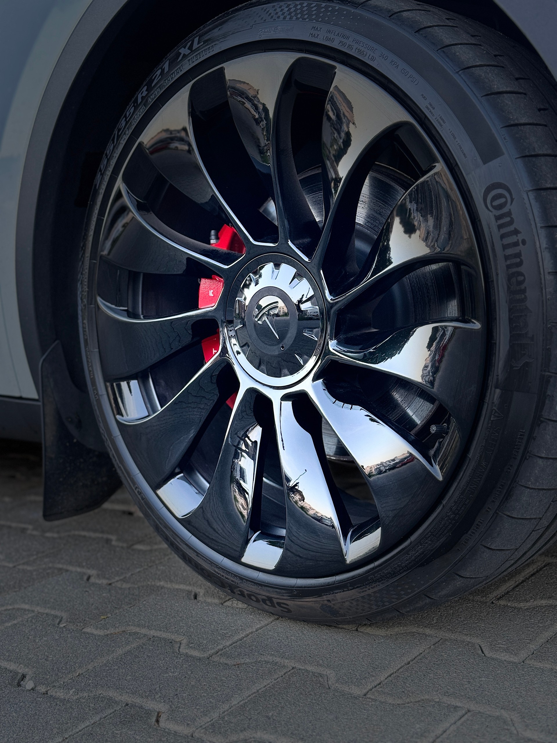TESLA Model Y Performance / Anhängerkupplung / AMD RYZEN-image-15