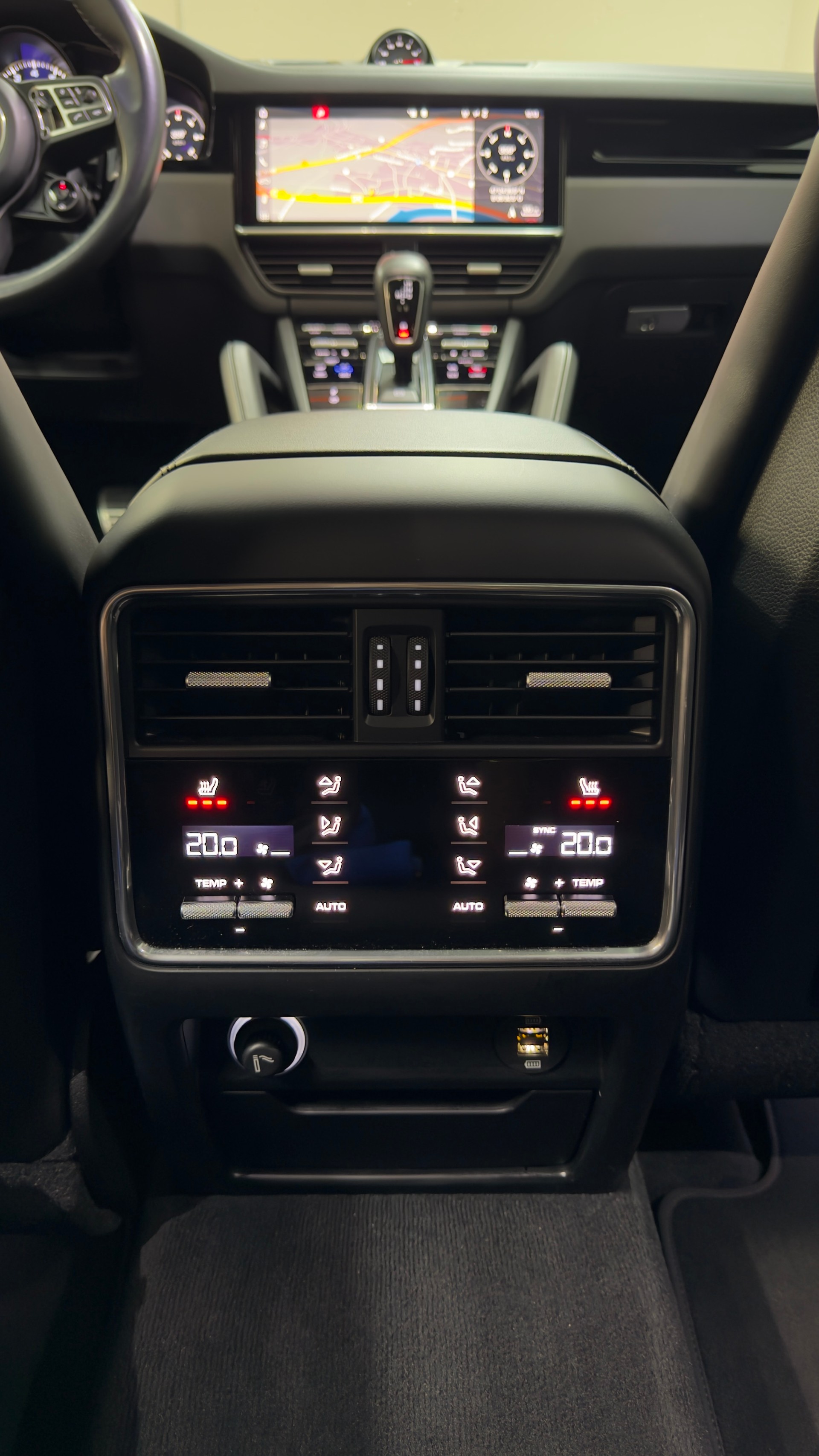 PORSCHE Cayenne Turbo-image-10