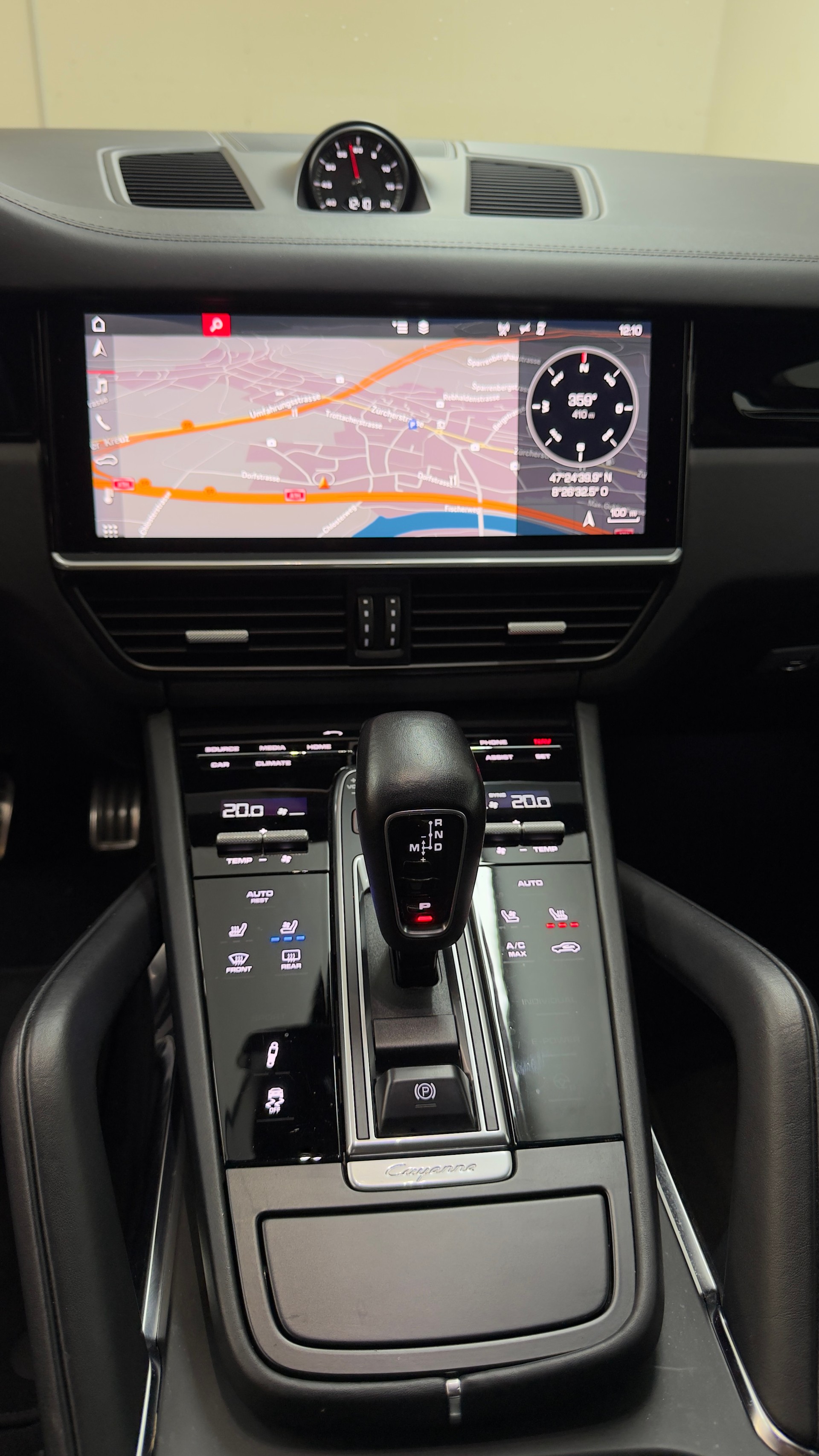 PORSCHE Cayenne Turbo-image-13