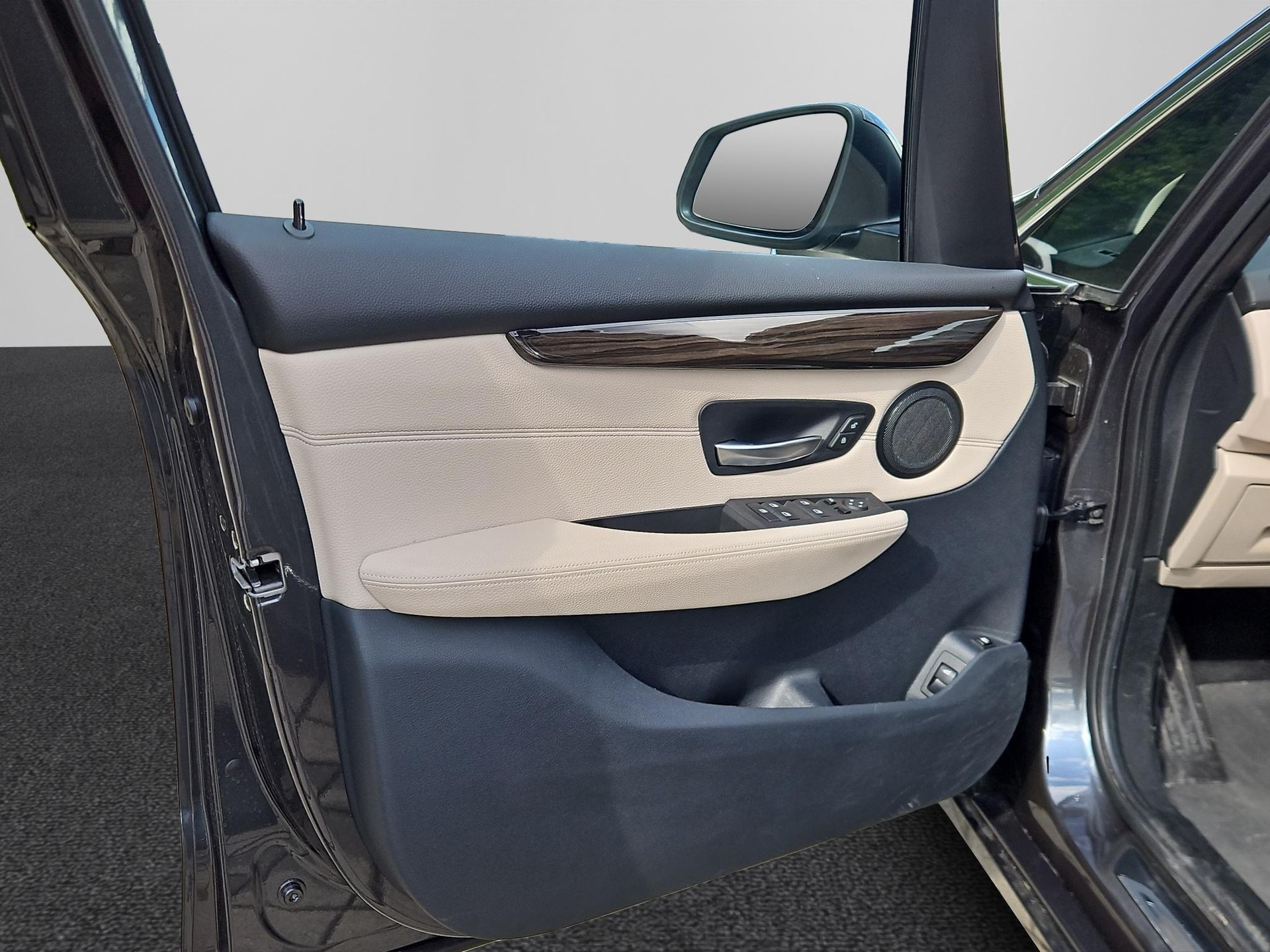 BMW 225xe Active Tourer LUXURY LINE-image-9
