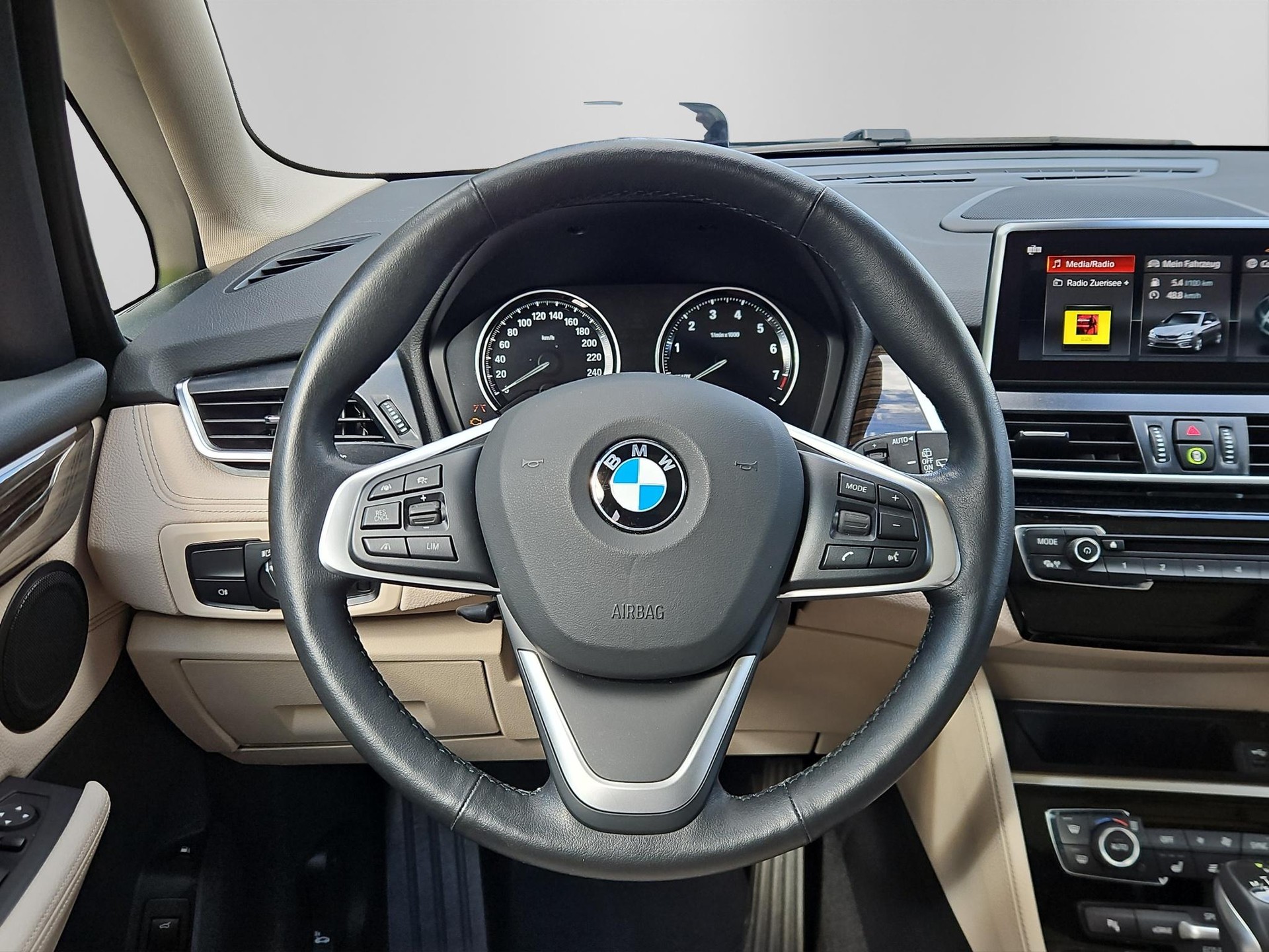 BMW 225xe Active Tourer LUXURY LINE-image-10