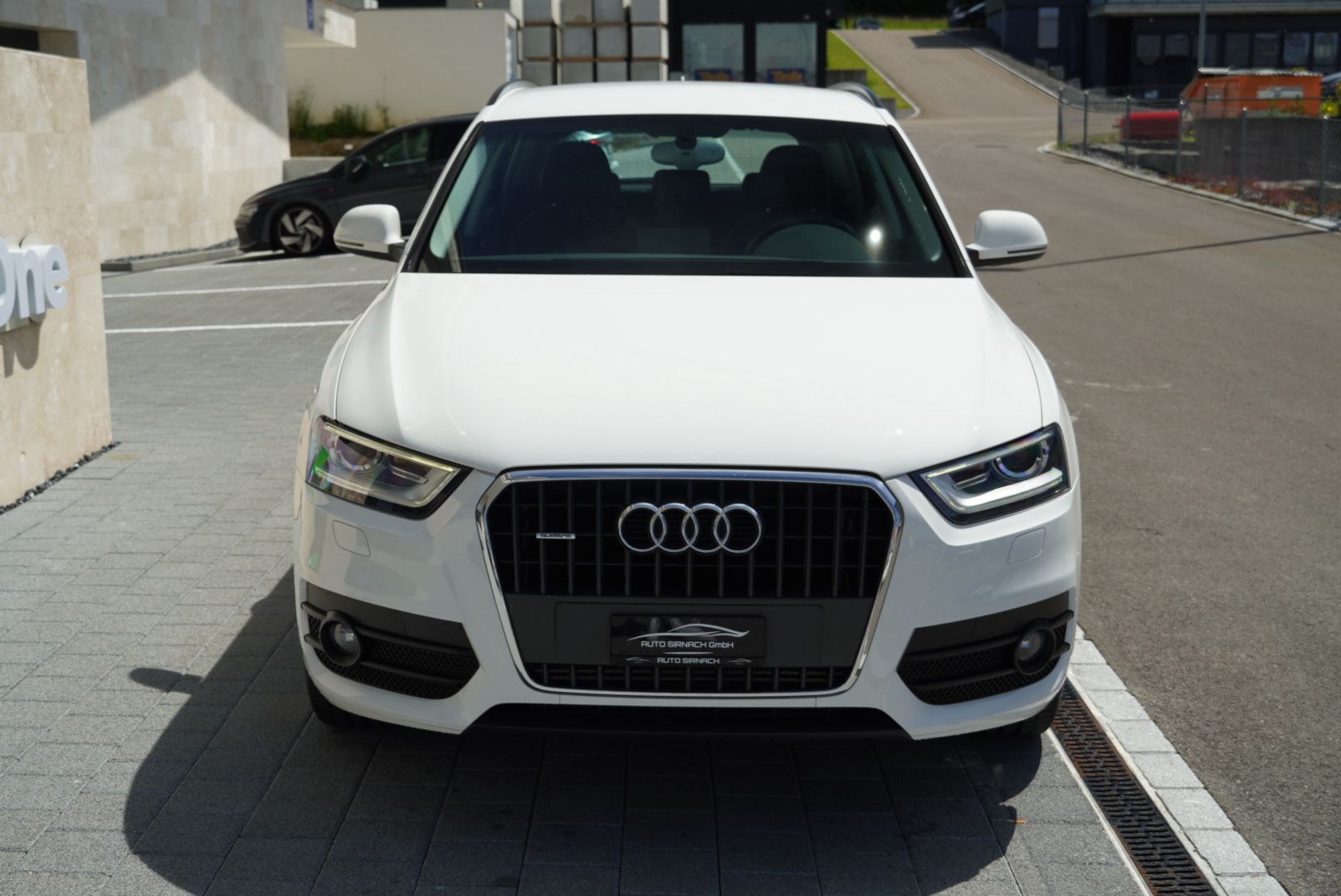 AUDI Q3 2.0 TDI quattro S-tronic-showroom-element-3