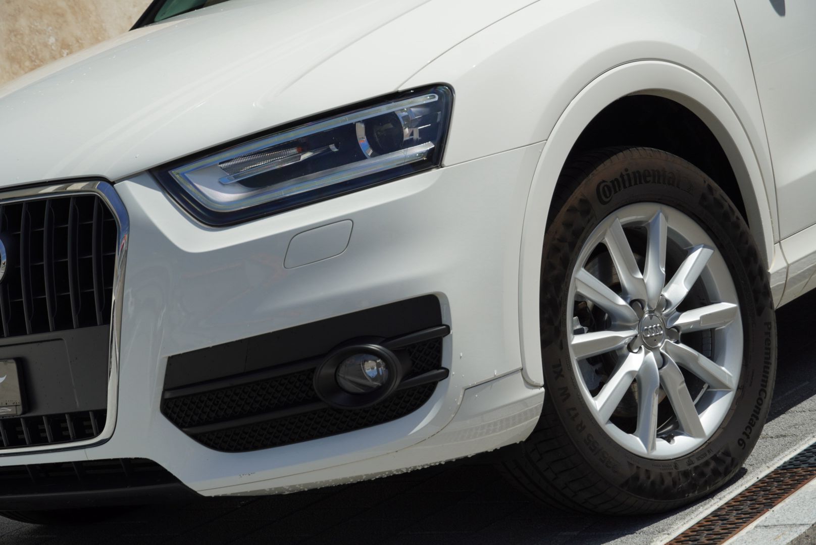 AUDI Q3 2.0 TDI quattro S-tronic-showroom-element-2