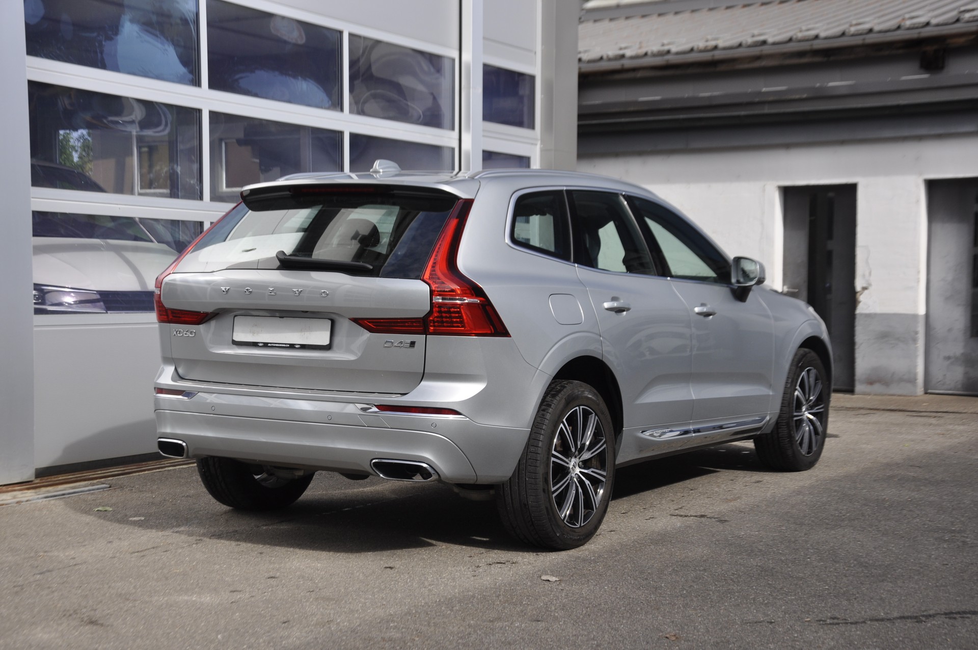 VOLVO XC60 D4 AWD Inscription Geartronic-image-2