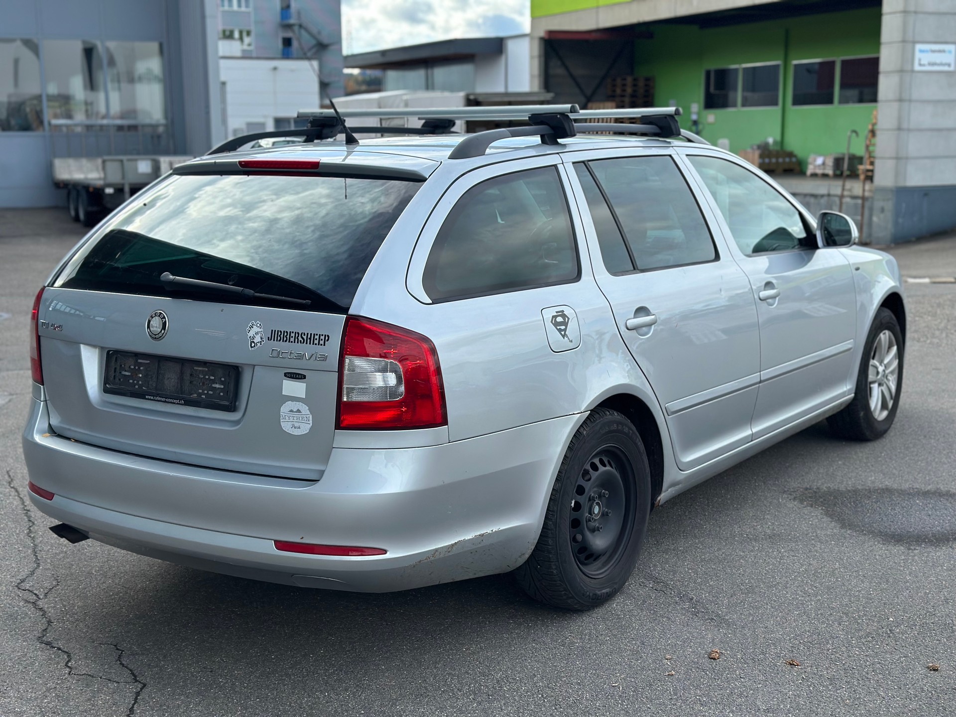SKODA Octavia Combi 1.9 TDI Adventure 4x4-image-3