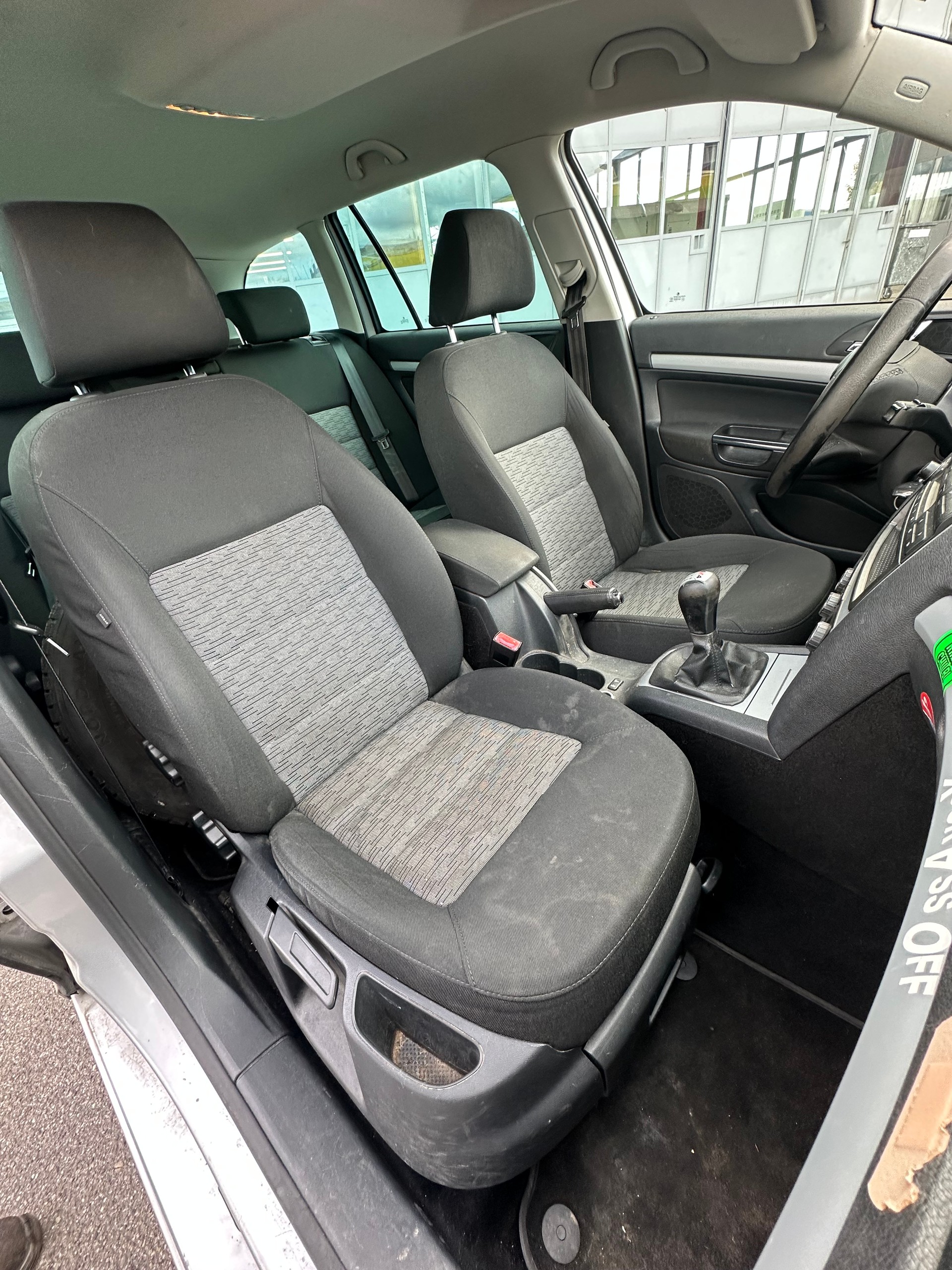 SKODA Octavia Combi 1.9 TDI Adventure 4x4-image-6