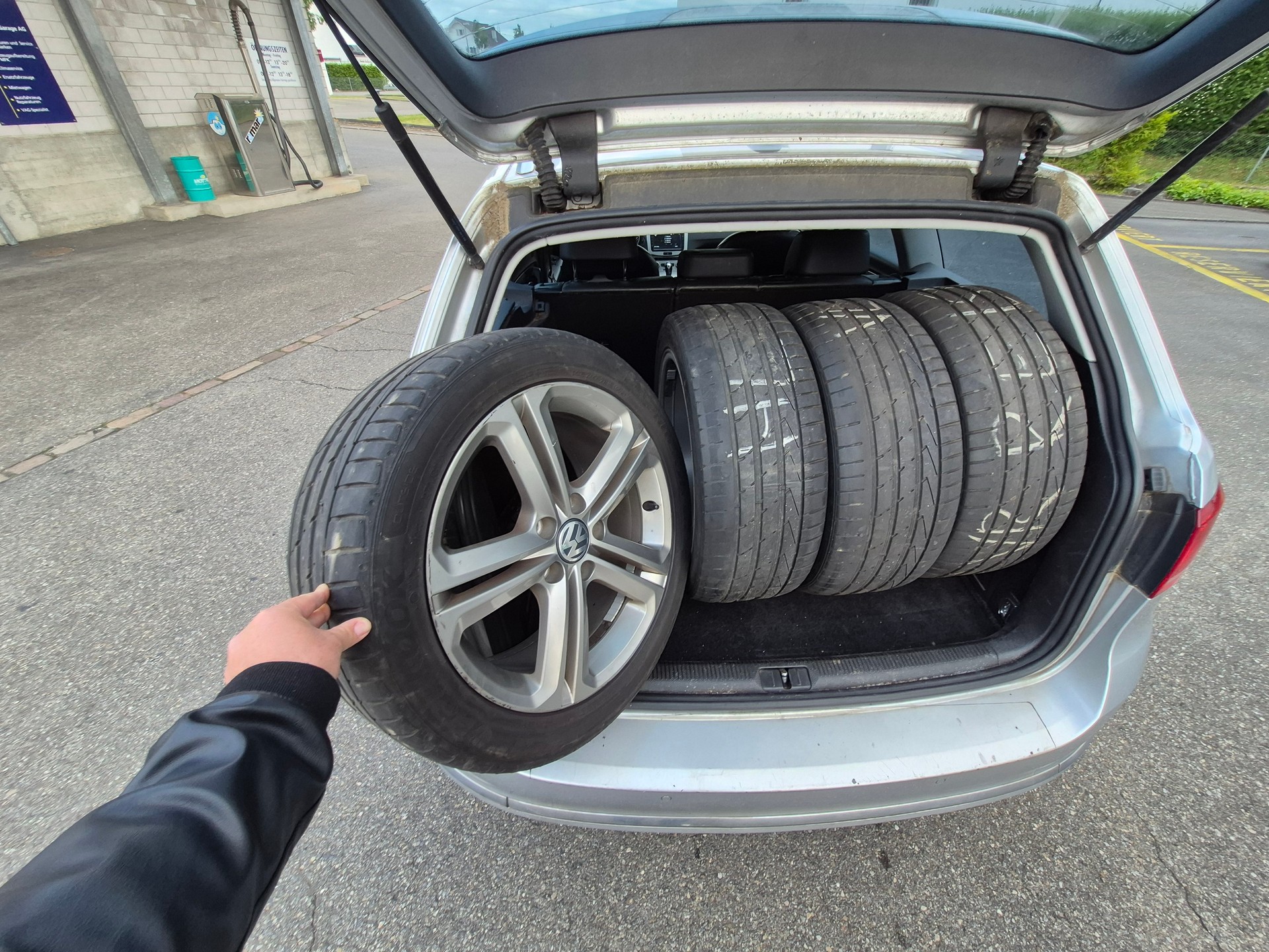 VW Passat Variant 2.0 TSI R-Line DSG-image-5