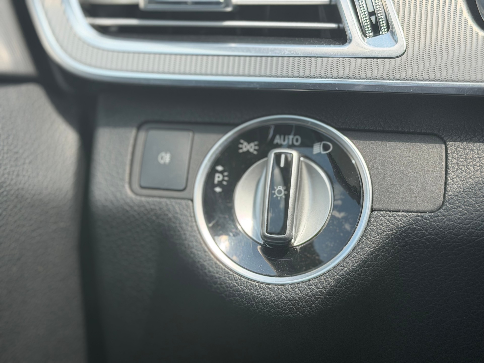 MERCEDES-BENZ E 350 BlueTEC Elégance 4Matic 7G-Tronic-image-11
