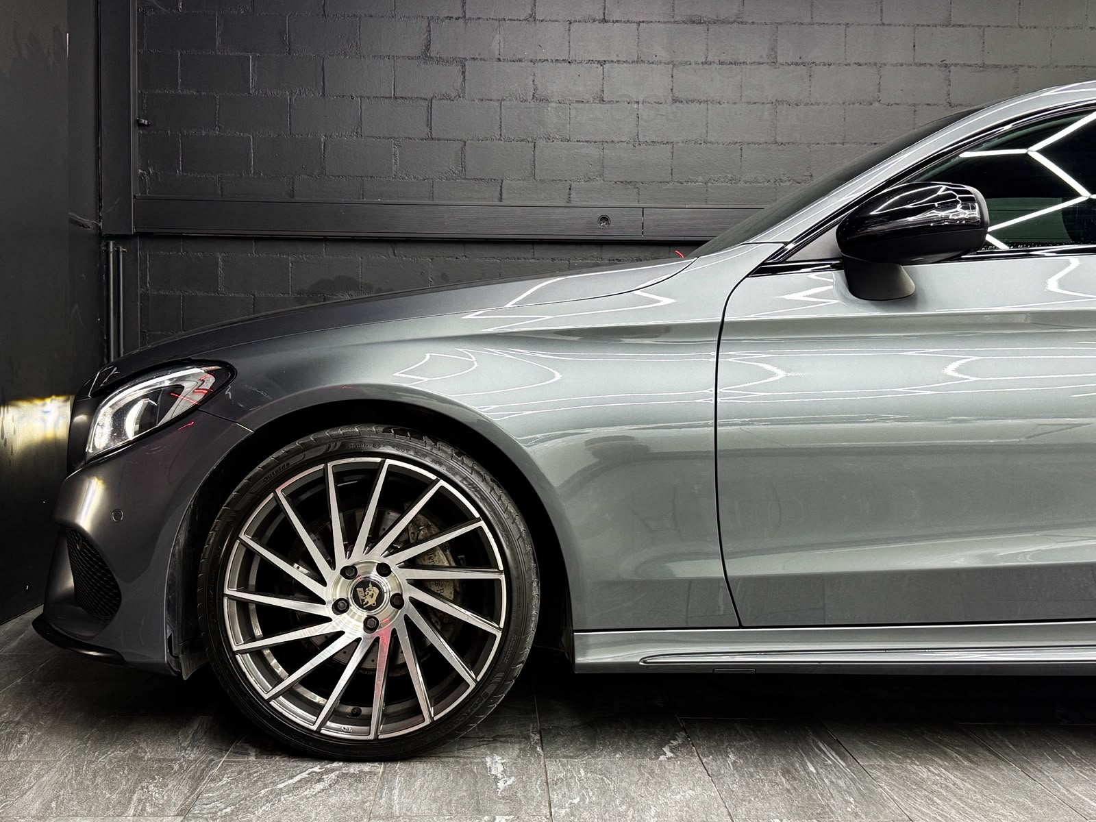 MERCEDES-BENZ C 200 AMG Line Coupé 7G-Tronic-image-4