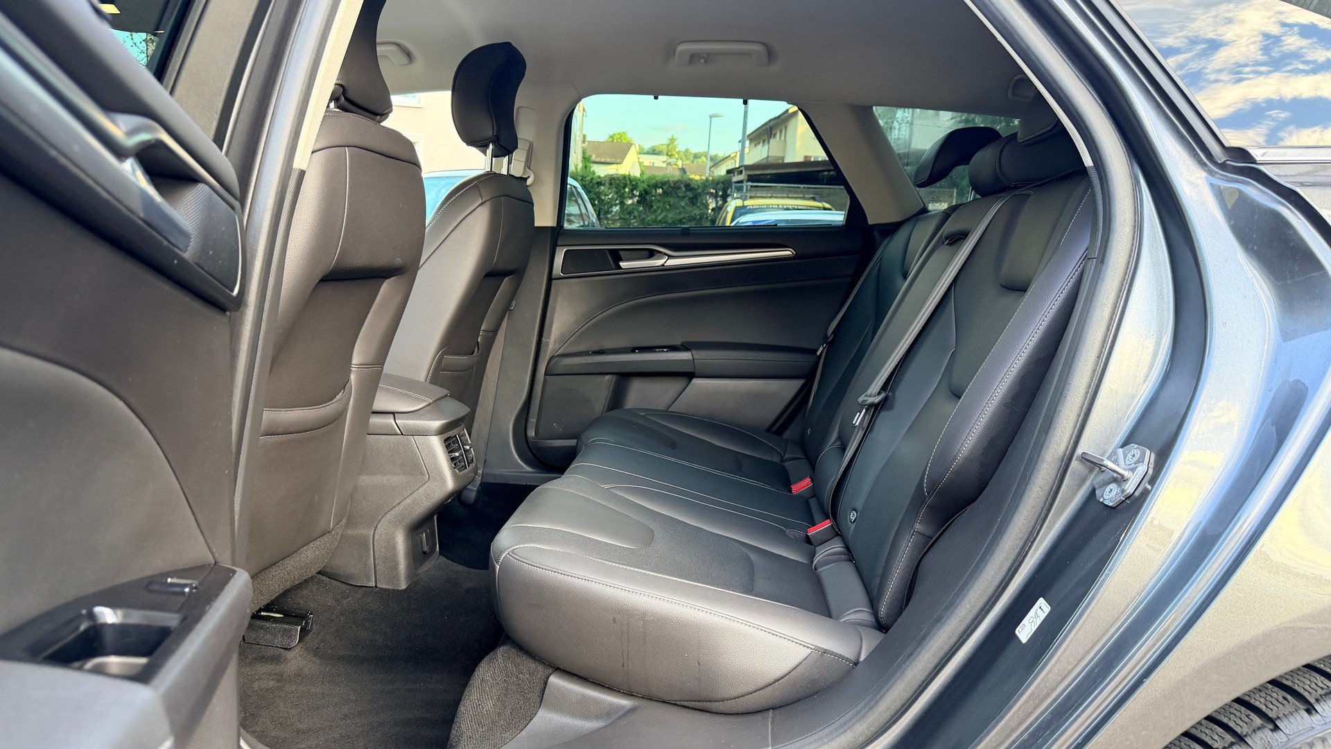 FORD Mondeo 2.0 TDCi Titanium AWD PowerShift-image-9