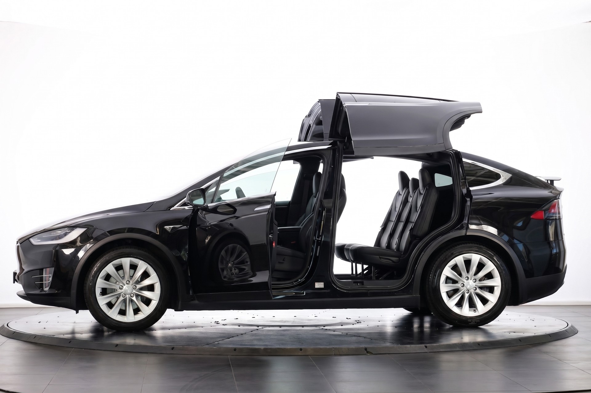 TESLA Model X 100 D-showroom-element-3