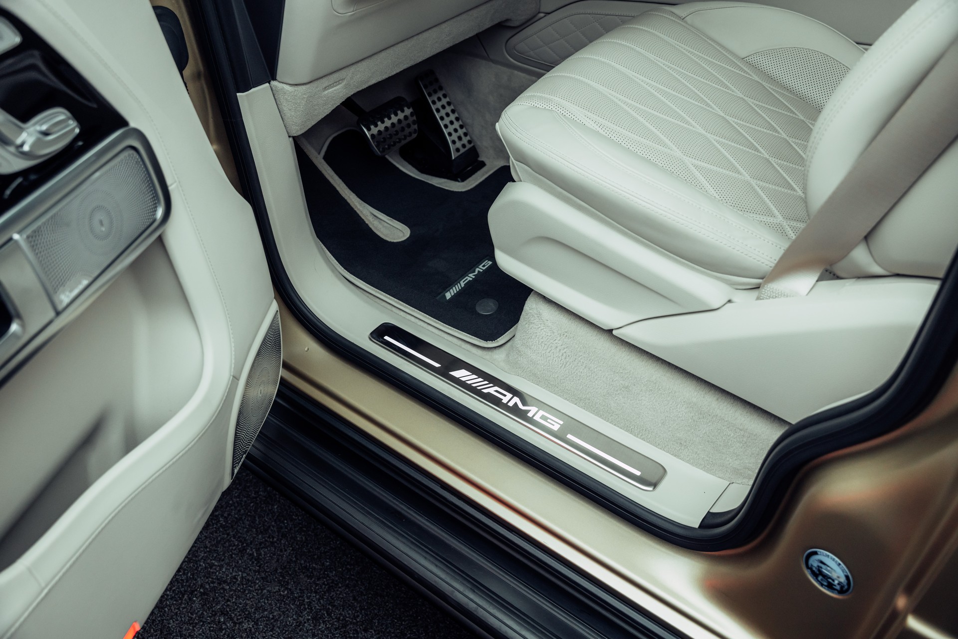 MERCEDES-BENZ G 63 AMG 9G-Tronic MANUFAKTUR Kalaharigold magno MY26-image-8