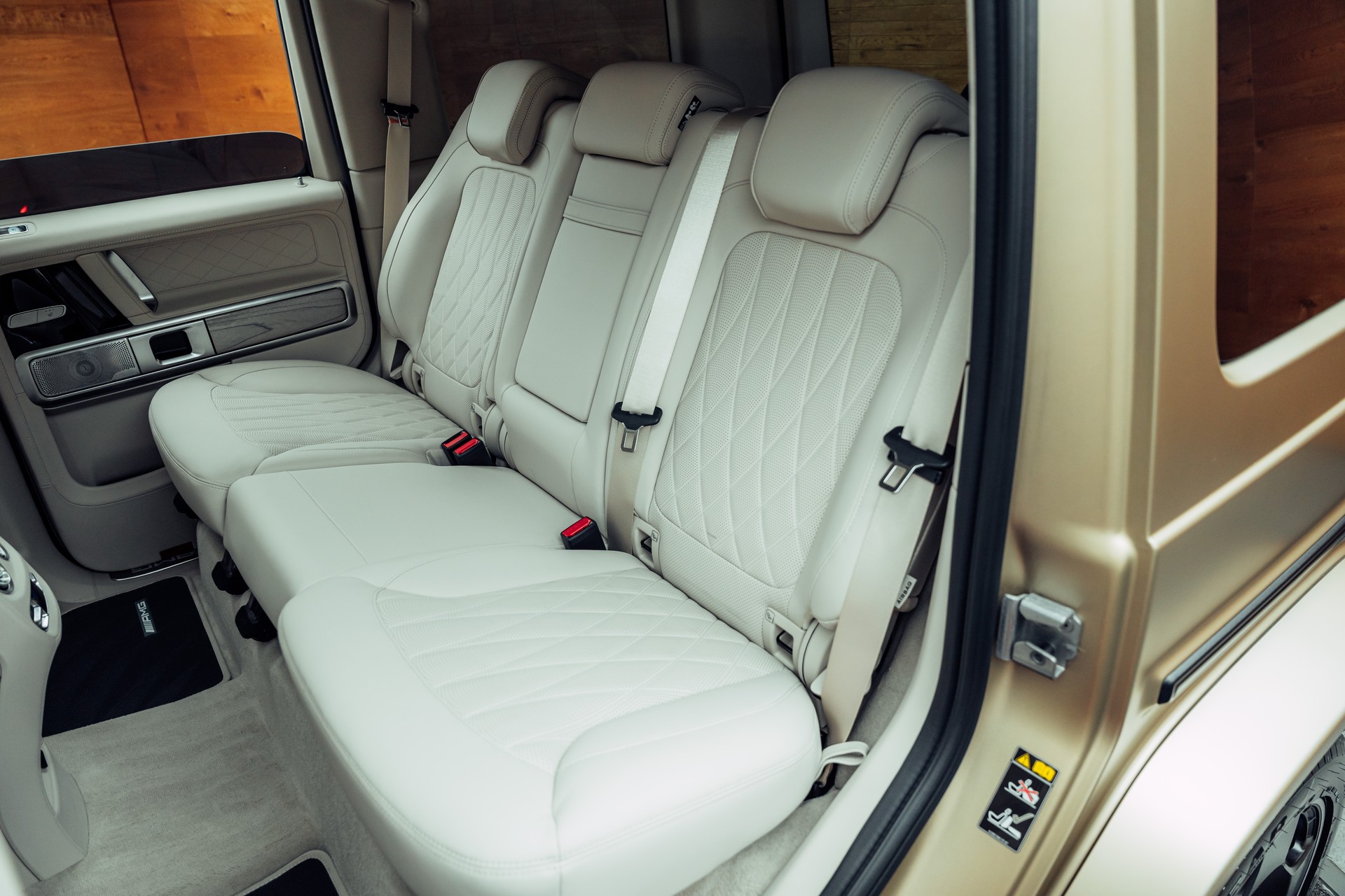 MERCEDES-BENZ G 63 AMG 9G-Tronic MANUFAKTUR Kalaharigold magno MY26-image-11