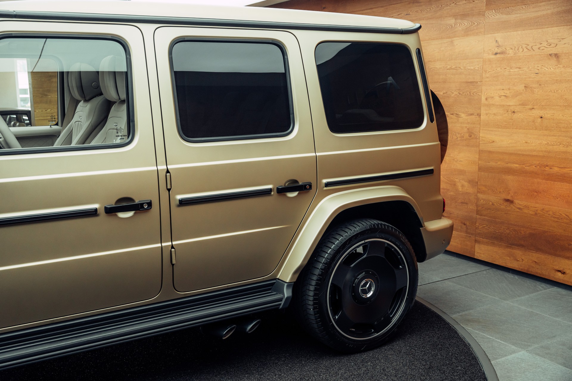 MERCEDES-BENZ G 63 AMG 9G-Tronic MANUFAKTUR Kalaharigold magno MY26-image-21