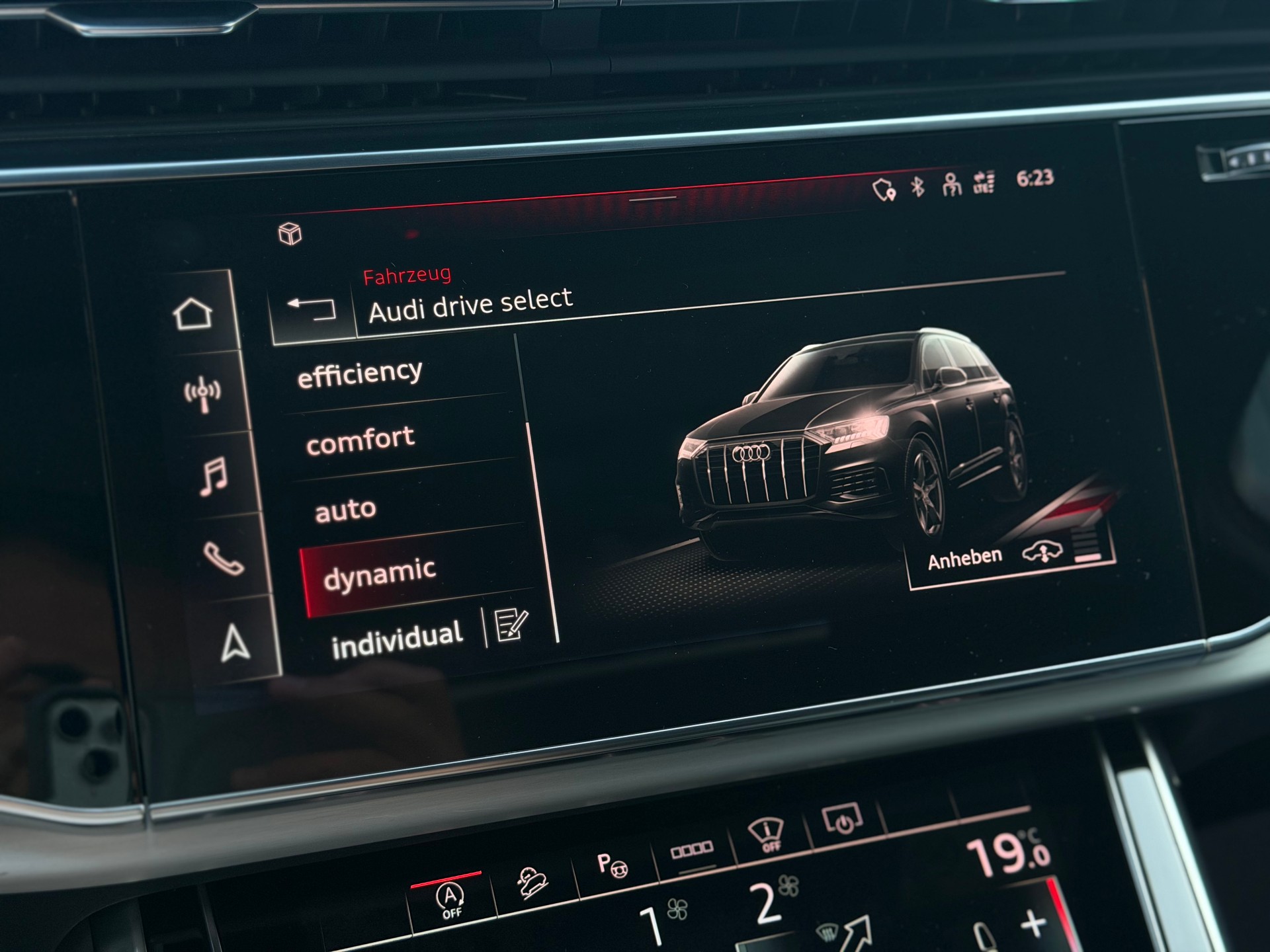AUDI Q7 50 TDI quattro S Line tiptronic-image-26