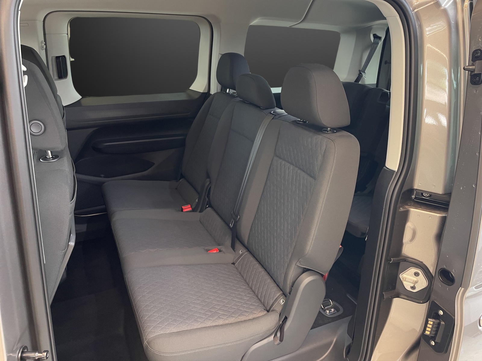 VW Caddy Edition Maxi 1.5 TSI Plug in Hybrid DSG-image-8